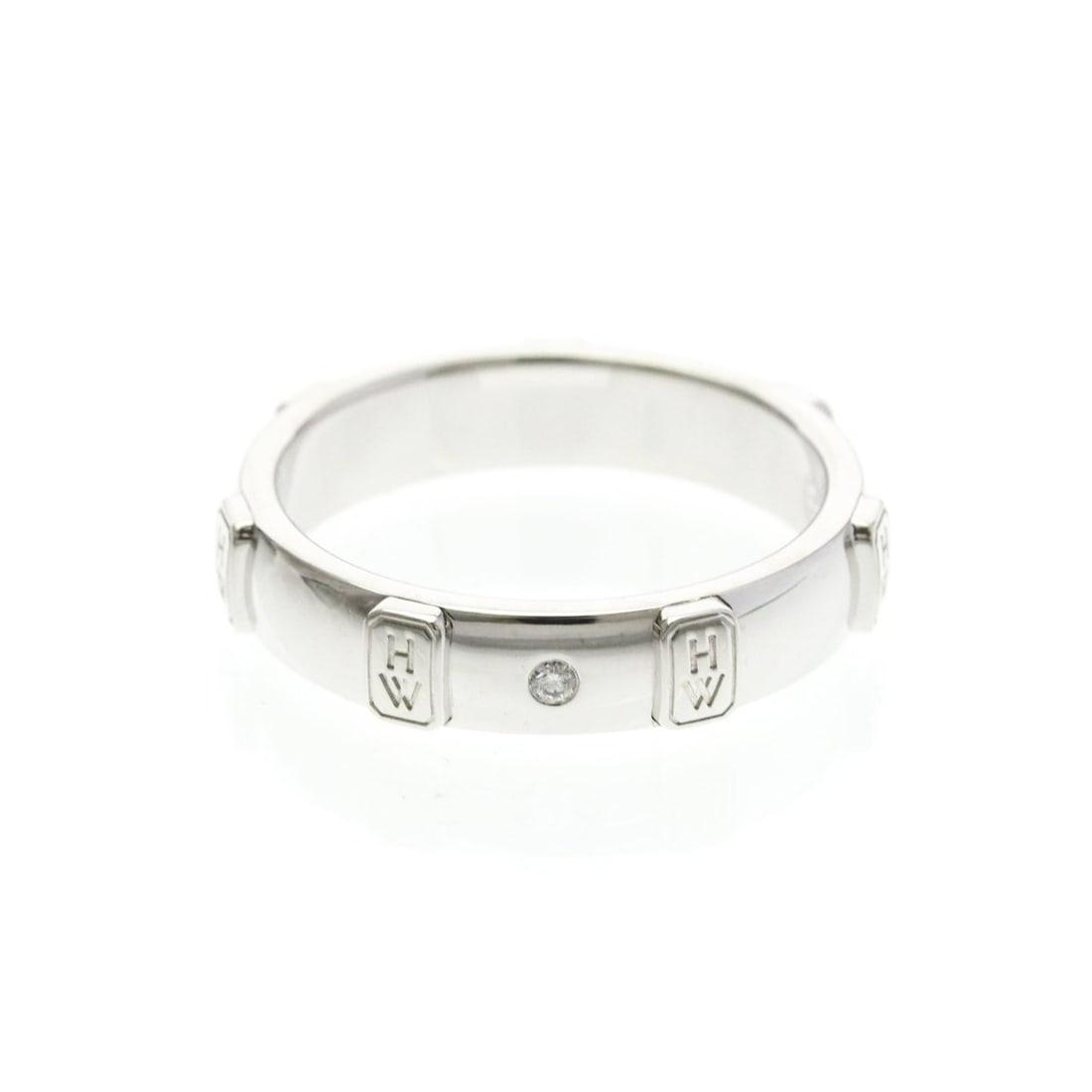 Harry Winston HW Logo Band Diamond Ring White Gold (18K) Fashion Diamond Band Ring Silver: --- Catalog ---Category: SizeWidth: 4.5mm / 0.18''Weight: 7.3g / 0.25oz.JP Size: 15US Size: 7-7.5Category: DesignType: Band ringColor: SilverMetal: White GoldStone: DiamondStyle: FashionGender: Men,Wo