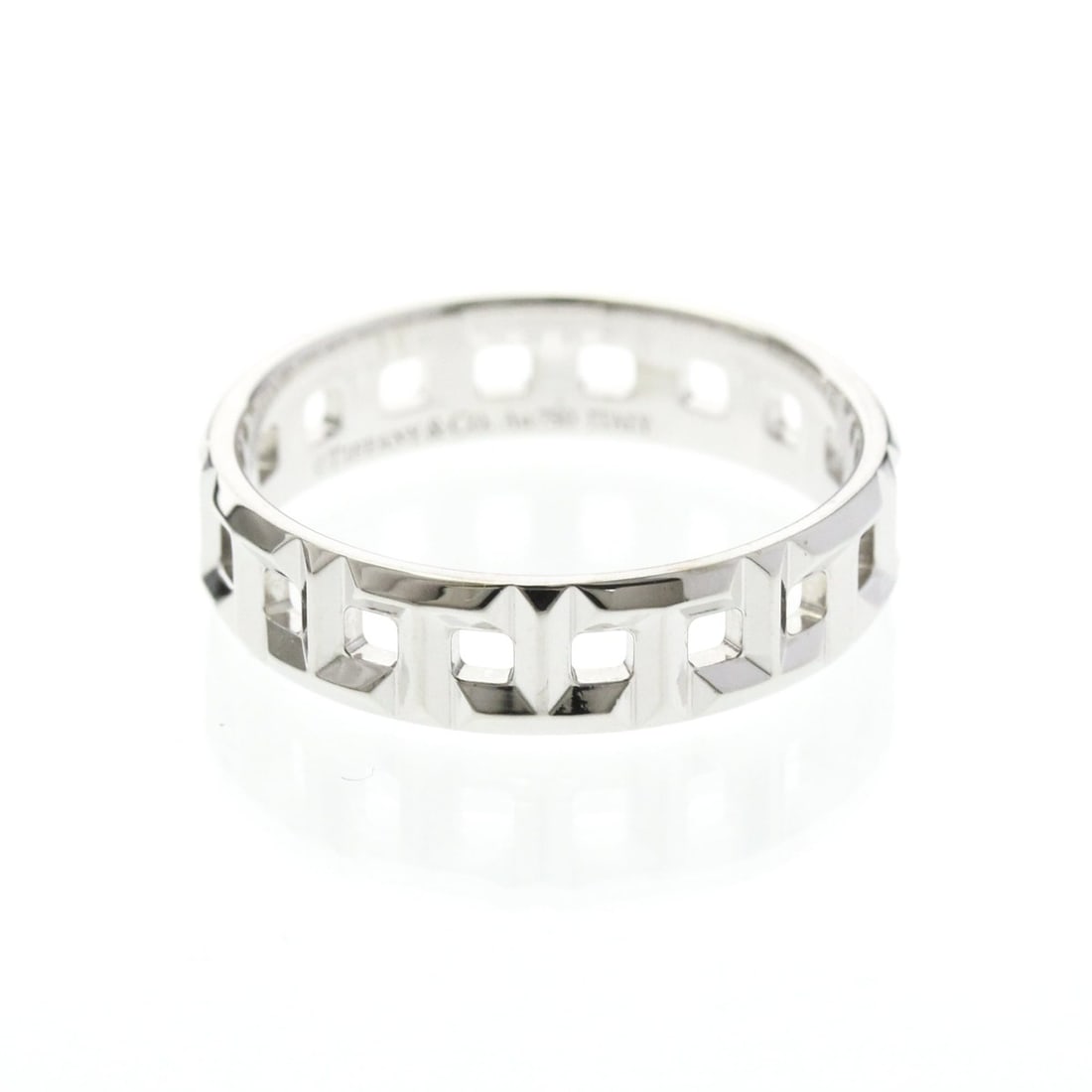 Tiffany T True Wide Ring White Gold (18K) Fashion No Stone Band Ring Silver: --- Catalog ---Category: SizeWidth: 5.6mm / 0.22''Weight: 5.8g / 0.2oz.JP Size: twenty oneUS Size: 10Category: DesignType: Band ringColor: SilverMetal: White GoldStone: No StoneStyle: FashionGender: M
