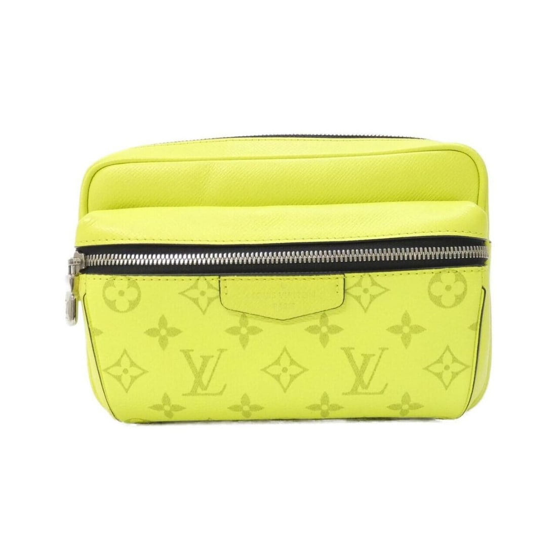 Louis Vuitton Taiga Lama Bum Bag Outdoor M30251 Shoulder: --- Catalog ---Category: SizeSize (HxWxD): 17cm x 21cm x 5cm / 6.69'' x 8.26'' x 1.96''Category: DesignType: Shoulder bagColor: JauneGender: MenMaterial: Coated canvas , Leather Hardware Color: Silver
