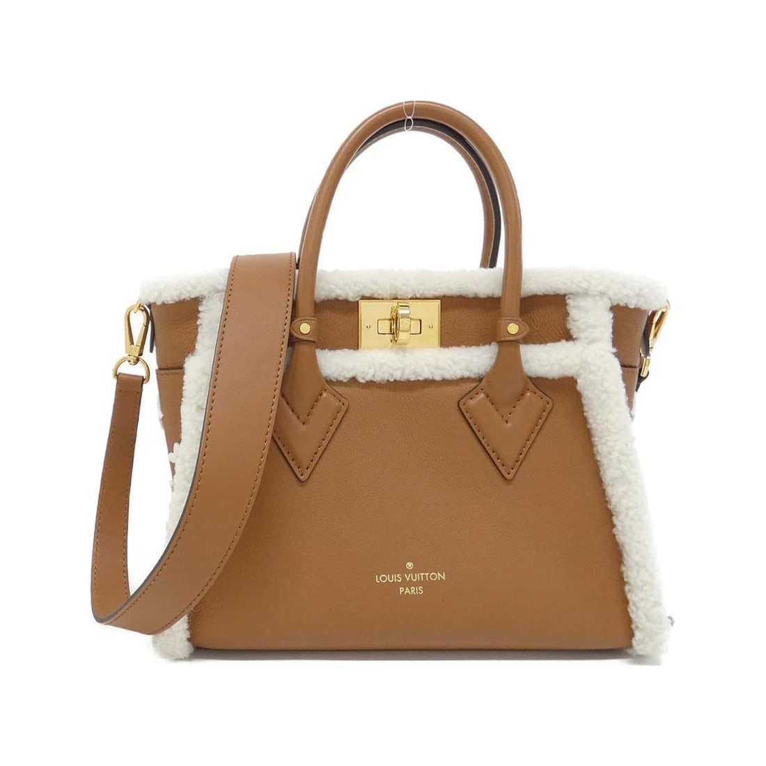 Louis Vuitton On My Side PM M58918 Handbag: --- Catalog ---Category: SizeSize (HxWxD): 20cm x 25cm x 12cm / 7.87'' x 9.84'' x 4.72''Category: DesignType: HandbagColor: BrownGender: WomenMaterial: Leather Hardware Color: GoldLeather/Fur Type: Ca
