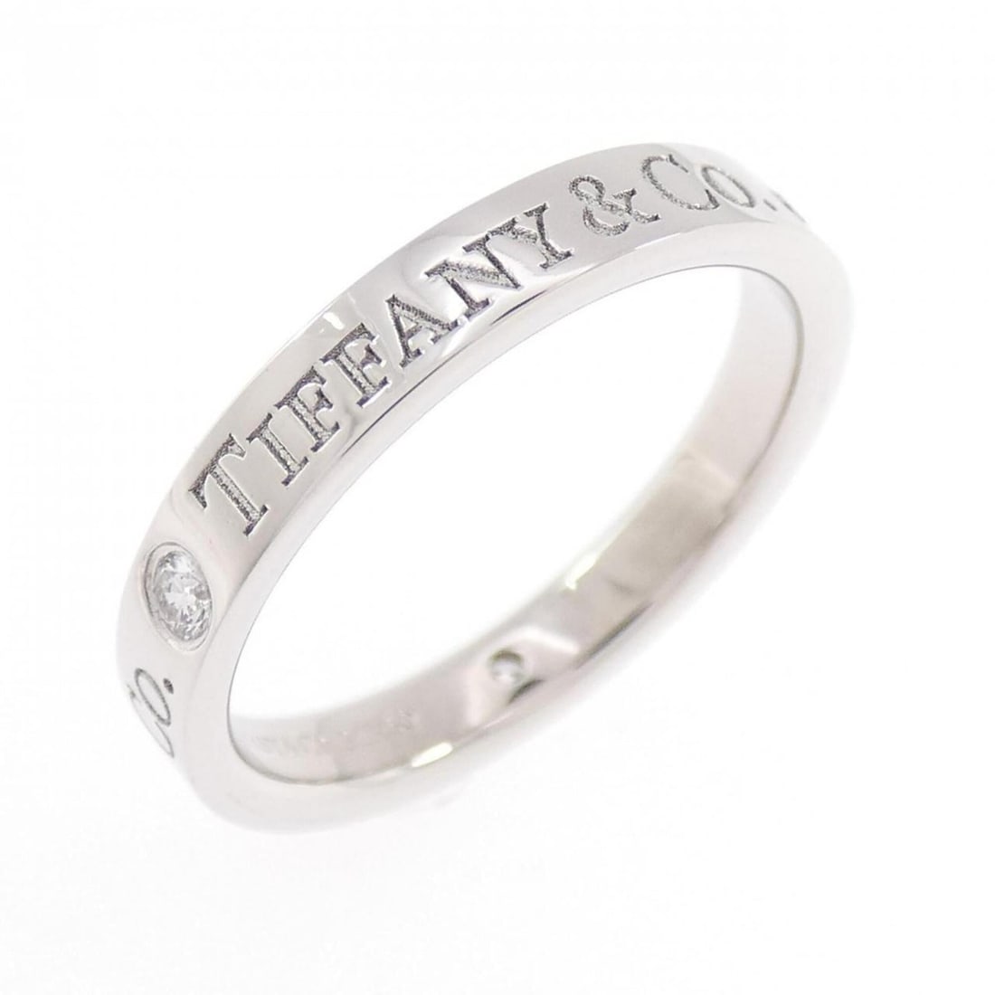 Tiffany Flat 3P Ring: --- Catalog ---Category: SizeJP Size: 11.0US Size: 6Category: DesignType: Band ringStone: DiamondGender: WomenMaterial: Platinum 950Category: GeneralBrand: Tiffany--- Item List ---Section: ConditionRa