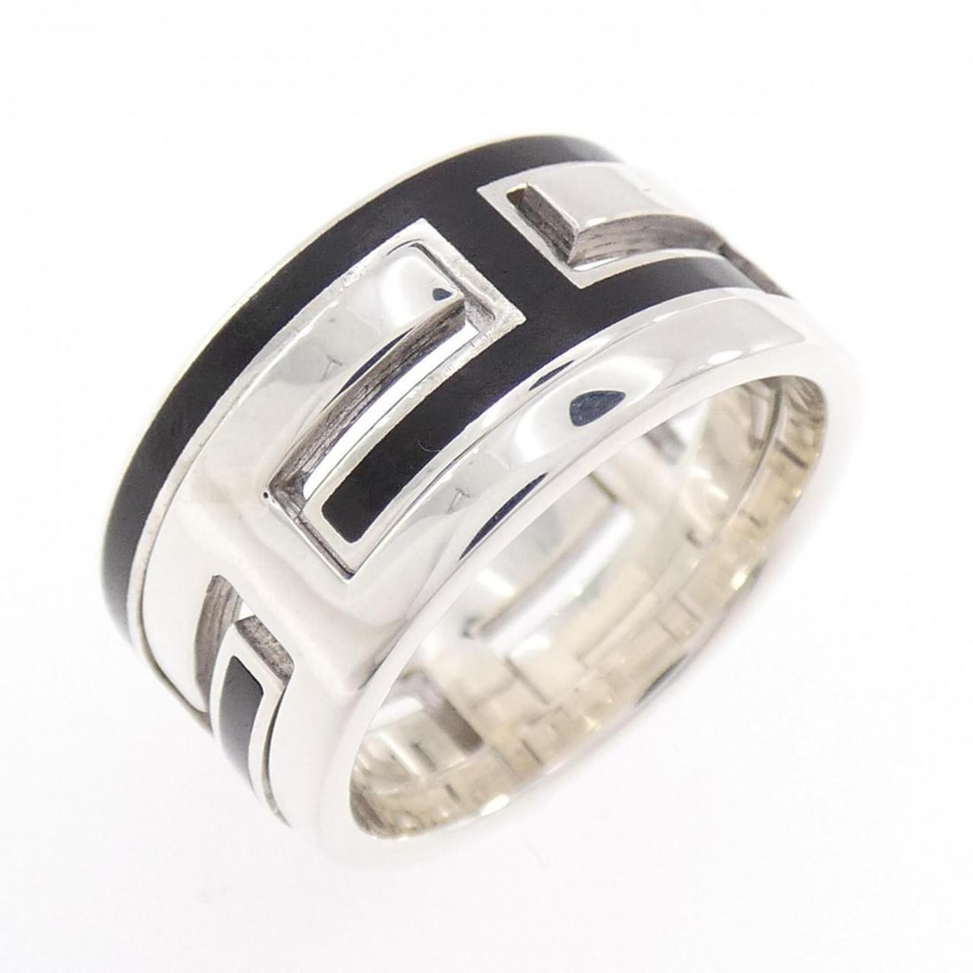 Hermes Move H Ring: --- Catalog ---Category: SizeUS Size: 6Brand Size: 51Category: DesignType: Band ringGender: WomenMaterial: Silver 925Category: GeneralBrand: Hermes--- Item List ---Section: ConditionRanking: Rank B