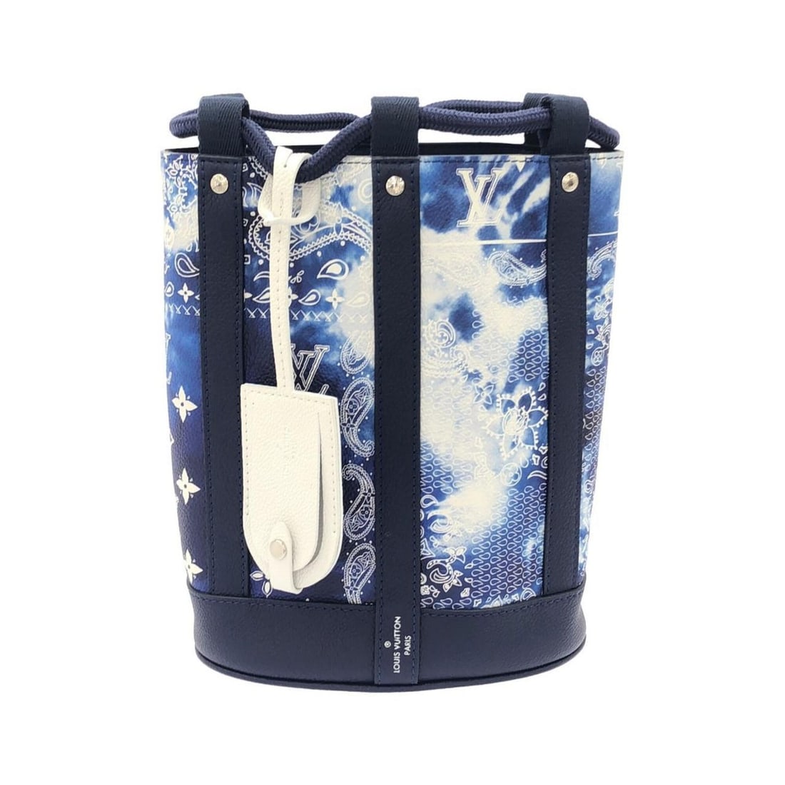 Louis Vuitton Monogram Bandana Randonee PM M20562 Shoulder Bag: --- Catalog ---Category: SizeSize (HxWxD): 24cm x 19.5cm x 11cm / 9.44'' x 7.67'' x 4.33''Category: DesignType: Shoulder bagColor: BlueGender: Men,WomenMaterial: Leather Hardware Color: