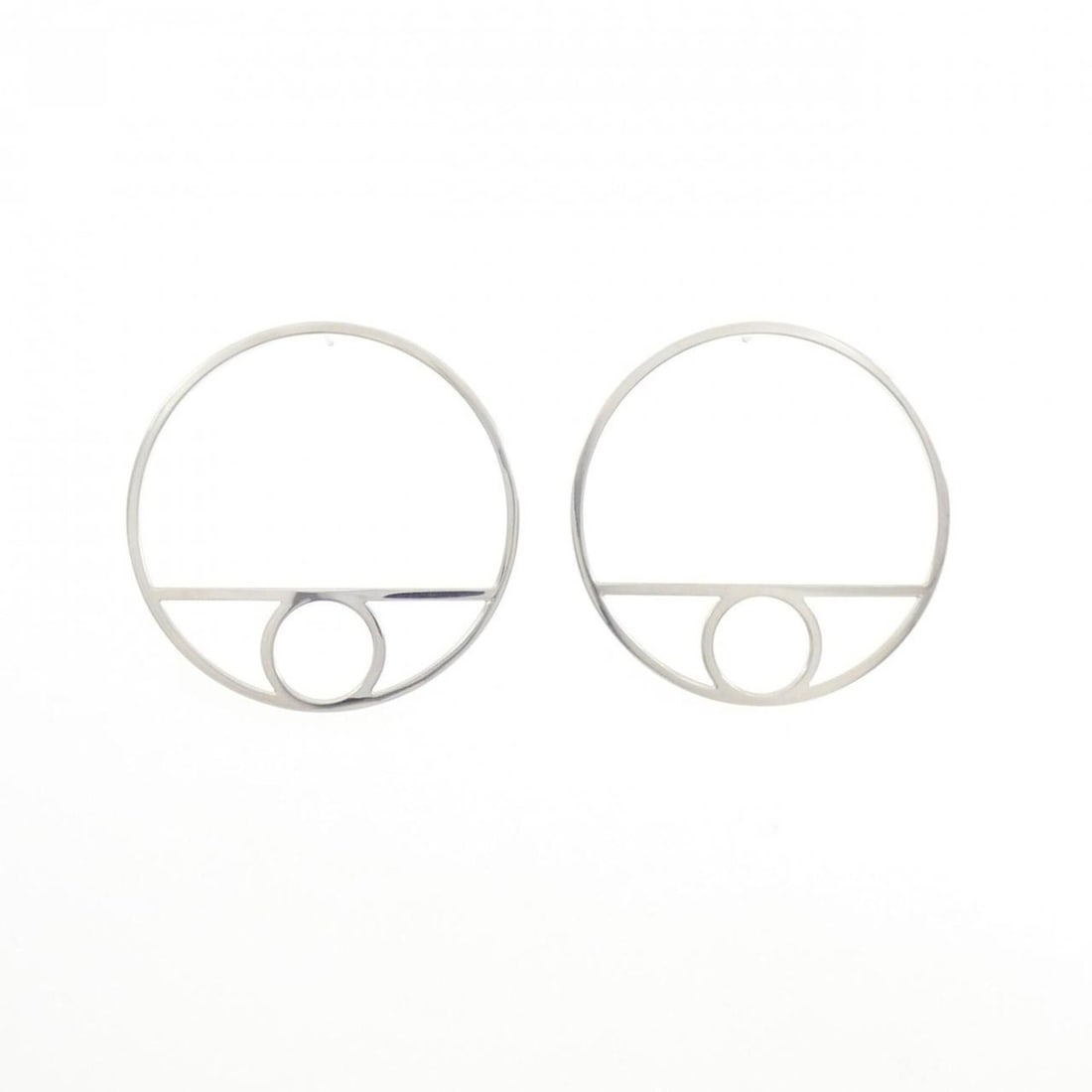 Hermes Chaine d'Ancre Game Earrings: --- Catalog ---Category: SizeSize (HxWxD): 49.80mm x 49.80mm / 1.96'' x 1.96''Category: DesignType: Stud earringsGender: WomenMaterial: Silver 925Category: GeneralBrand: Hermes--- Item List