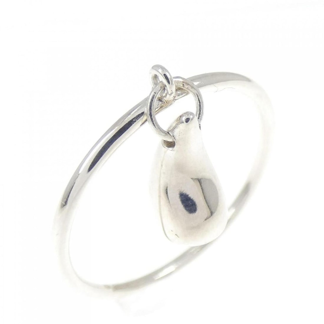 Tiffany Teardrop Ring: --- Catalog ---Category: SizeJP Size: 10.5US Size: 5.5Category: DesignType: Band ringGender: WomenMaterial: Silver 925Category: GeneralBrand: Tiffany--- Item List ---Section: ConditionRanking: Rank A