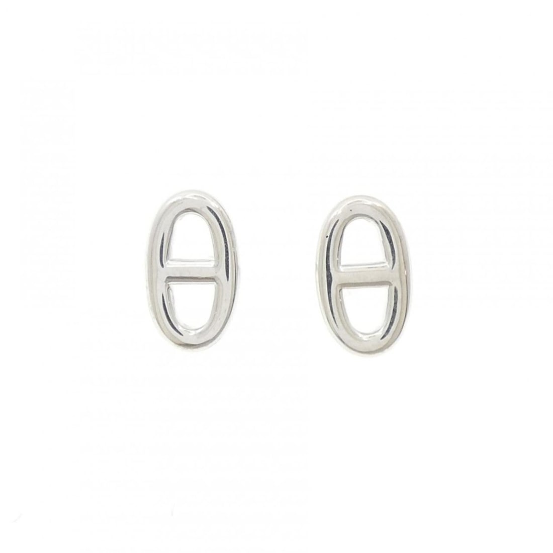 Hermes Farandole TPM Earrings: --- Catalog ---Category: SizeSize (HxWxD): 9.50mm x 5.70mm / 0.37'' x 0.22''Category: DesignType: Stud earringsGender: WomenMaterial: Silver 925Category: GeneralMPN: H113502BBrand: Hermes--- Item List