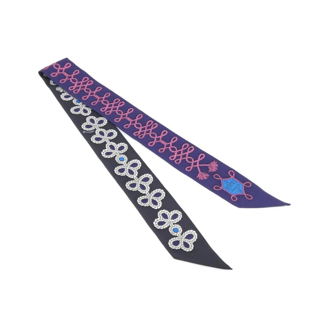 Hermes GALONS ET BRANDEBOURG Twilly 063698S Scarf Muffler: --- Catalog ---Category: SizeSize (LxW): 86cm x 5cm / 33.85'' x 1.96''Category: DesignType: ScarfColor: BlueGender: Women,MenMaterial: Silk Category: GeneralLine: TwillyBrand: Hermes--- Item List