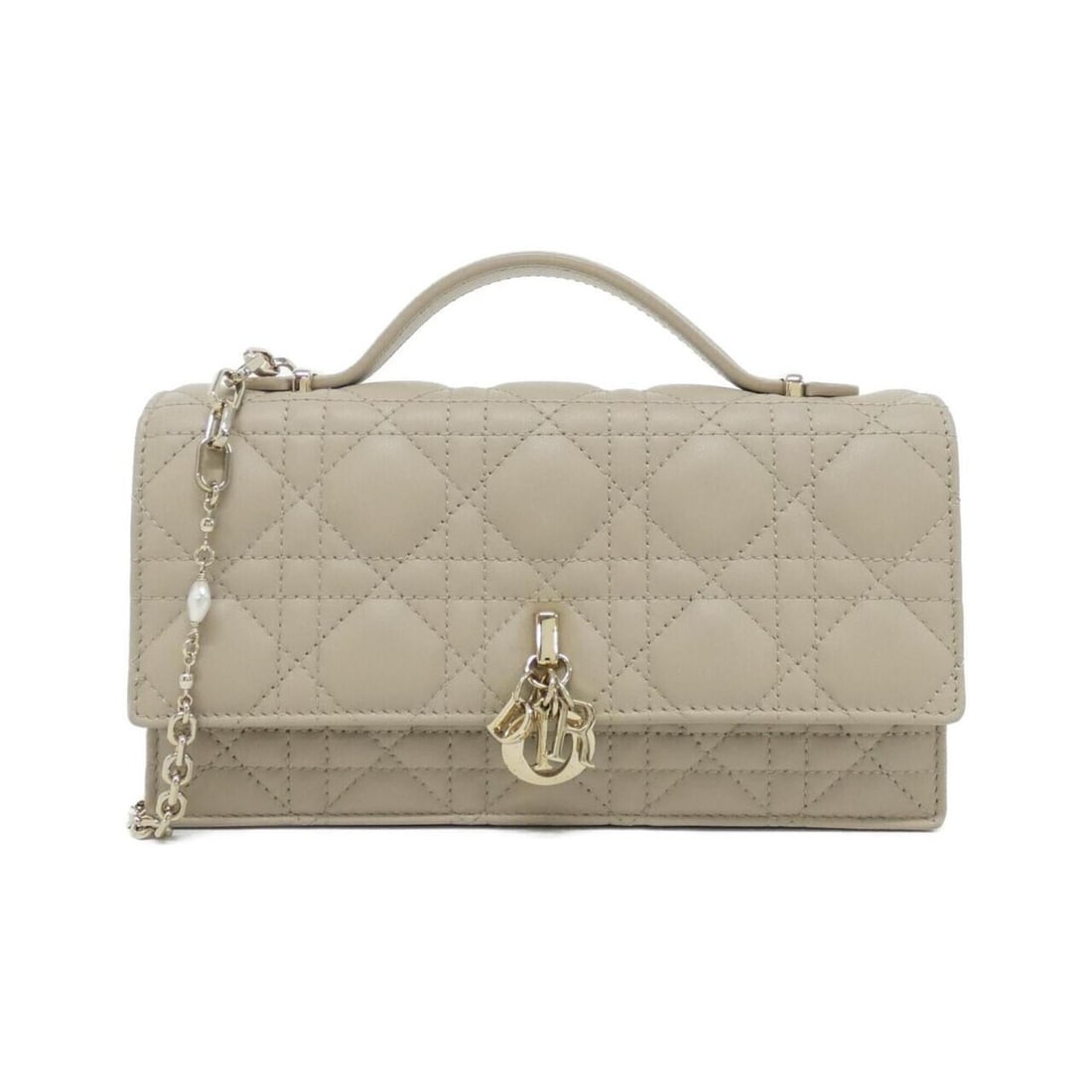 Christian Dior My Mini S0980ONMJ Handbag: --- Catalog ---Category: SizeSize (HxWxD): 11cm x 21cm x 4cm / 4.33'' x 8.26'' x 1.57''Category: DesignType: HandbagColor: SandGender: WomenMaterial: Leather Hardware Color: GoldLeather/Fur Type: