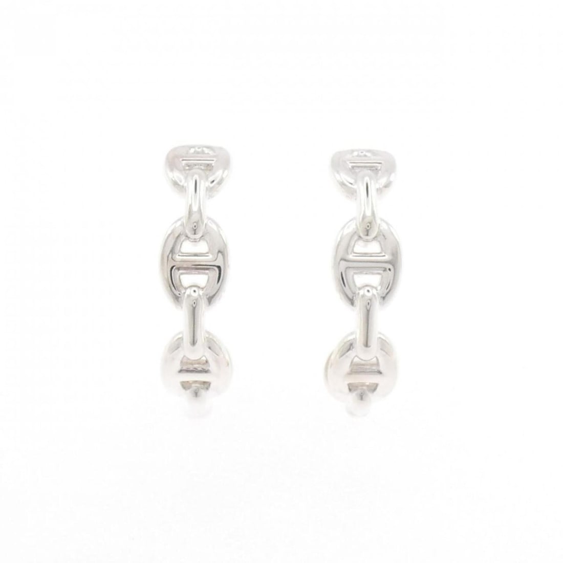 Hermes 925 Earrings: --- Catalog ---Category: SizeSize (HxWxD): 27.40mm x 7.00mm / 1.08'' x 0.28''Category: DesignType: Stud earringsGender: WomenMaterial: Silver 925Category: GeneralBrand: Hermes--- Item List ---Section: