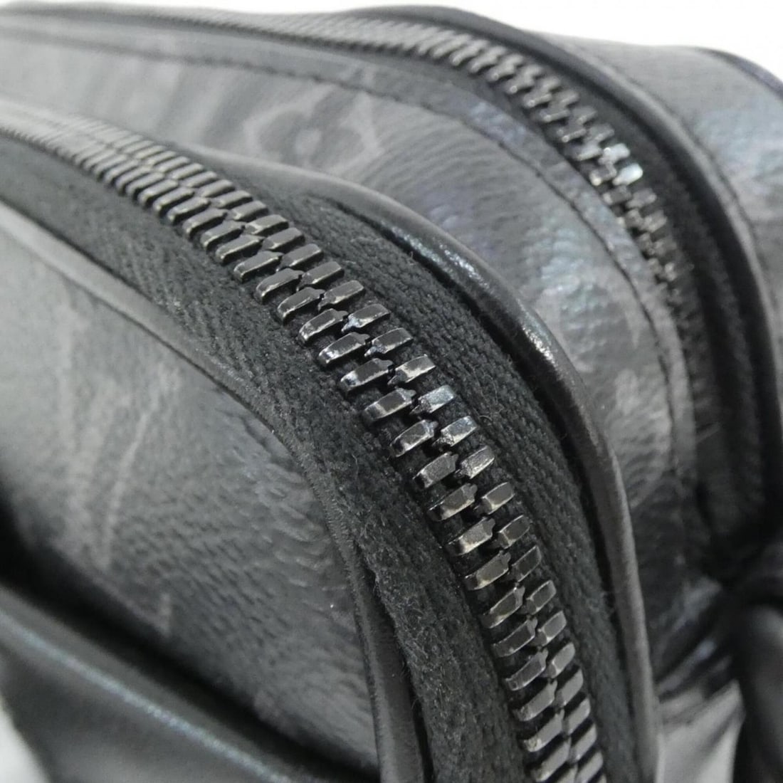 Louis Vuitton Monogram Eclipse Alpha Messenger M46955 Shoulder Bag - 4
