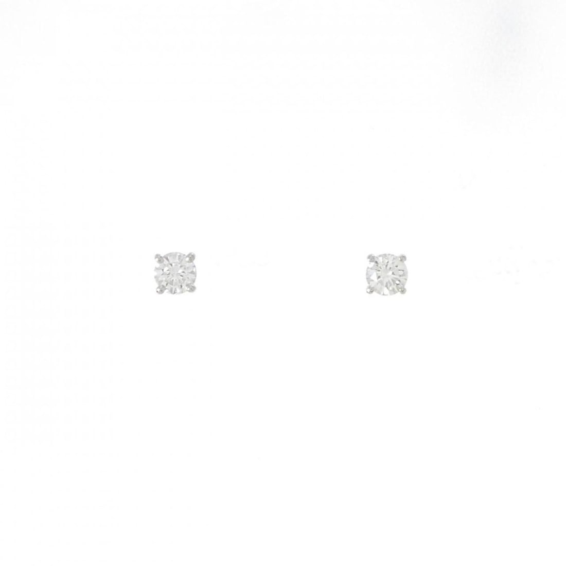 Tiffany Solitaire Earrings: --- Catalog ---Category: SizeSize (HxWxD): 3.00mm x 3.00mm / 0.12'' x 0.12''Category: DesignType: Stud earringsGender: WomenMaterial: Platinum 950Category: GeneralMPN: 60006690Brand: Tiffany--- Item L