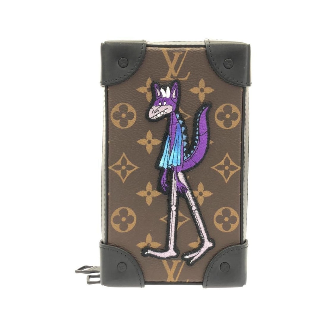 Louis Vuitton Monogram (LV Friends) Soft Trunk Phone Box M80144 Shoulder Bag: --- Catalog ---Category: SizeSize (HxWxD): 19cm x 12cm x 5.5cm / 7.48'' x 4.72'' x 2.16''Category: DesignType: Shoulder bagColor: Black, Marron, MonogramGender: WomenMaterial: Monogram Category: Gener