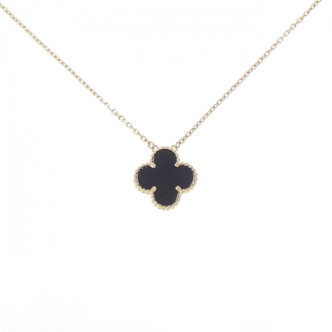 Van Cleef & Arpels Vintage Alhambra Necklace: --- Catalog ---Category: SizePendant Size: 14.7mm x 14.7mm / 0.57'' x 0.57''Neck Circumference: 37 cm - 42 cm / 14.56'' - 16.53''Category: DesignGender: WomenMaterial: Yellow gold (18K)Pendant Type: P