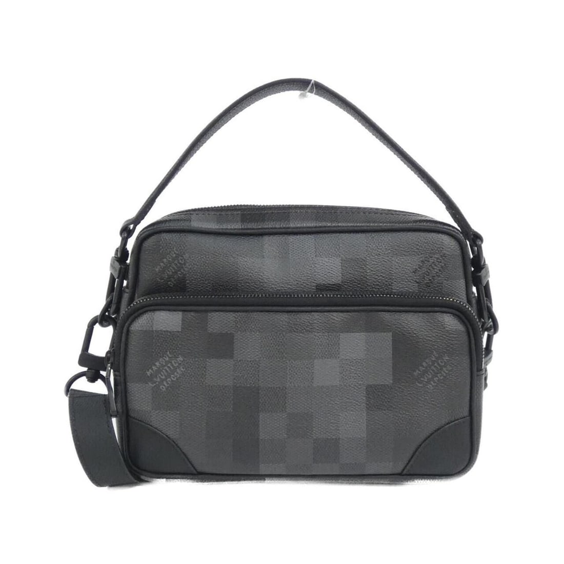 Louis Vuitton Damouflage Nile Messenger M14988 Shoulder Bag: --- Catalog ---Category: SizeSize (HxWxD): 17cm x 23cm x 8cm / 6.69'' x 9.05'' x 3.14''Category: DesignType: Messenger bag, Shoulder bagColor: BlackGender: MenMaterial: Coated canvas Category: General
