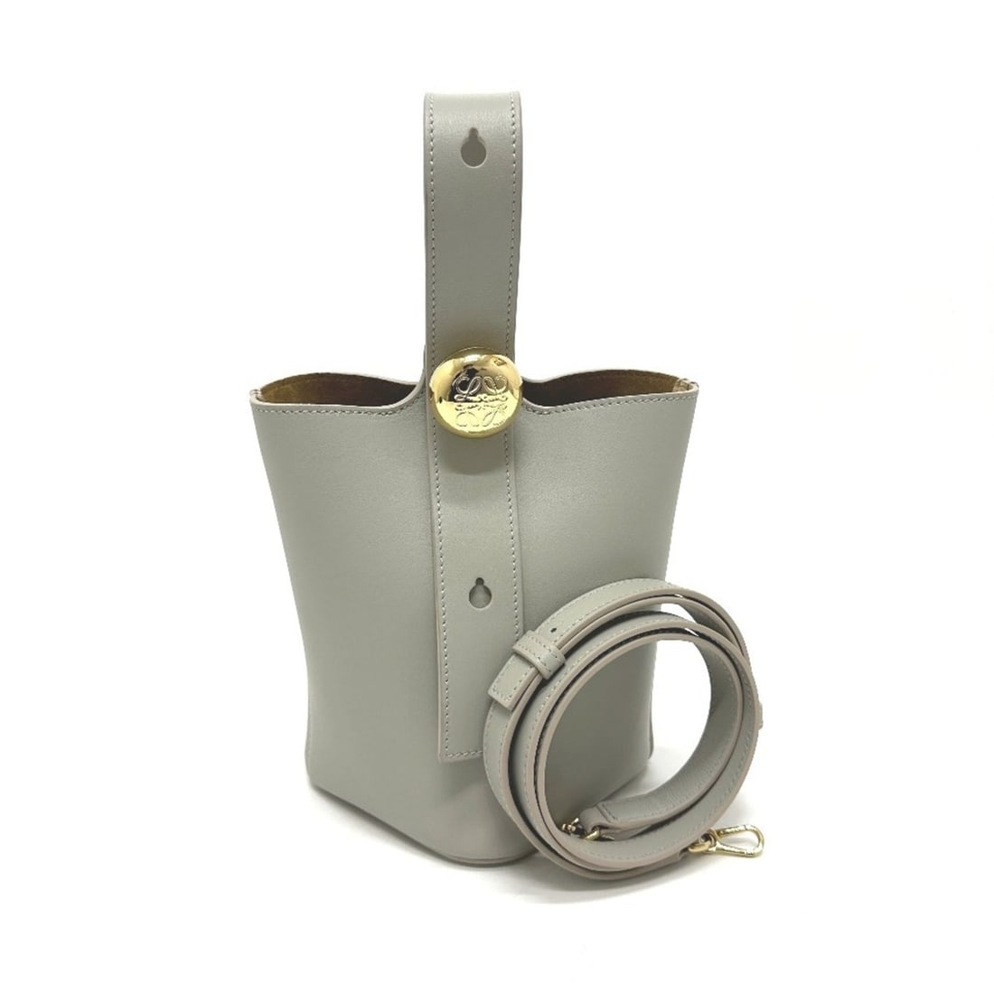LOEWE Pebble Bucket Bag Mini Shoulder Leather Women's Gray: --- Catalog ---Category: SizeSize (HxWxD): 19cm x 16cm x 13cm / 7.48'' x 6.29'' x 5.11''Category: DesignType: Shoulder bagColor: GrayGender: WomenMaterial: Leather Category: GeneralBrand: LoeweCountry