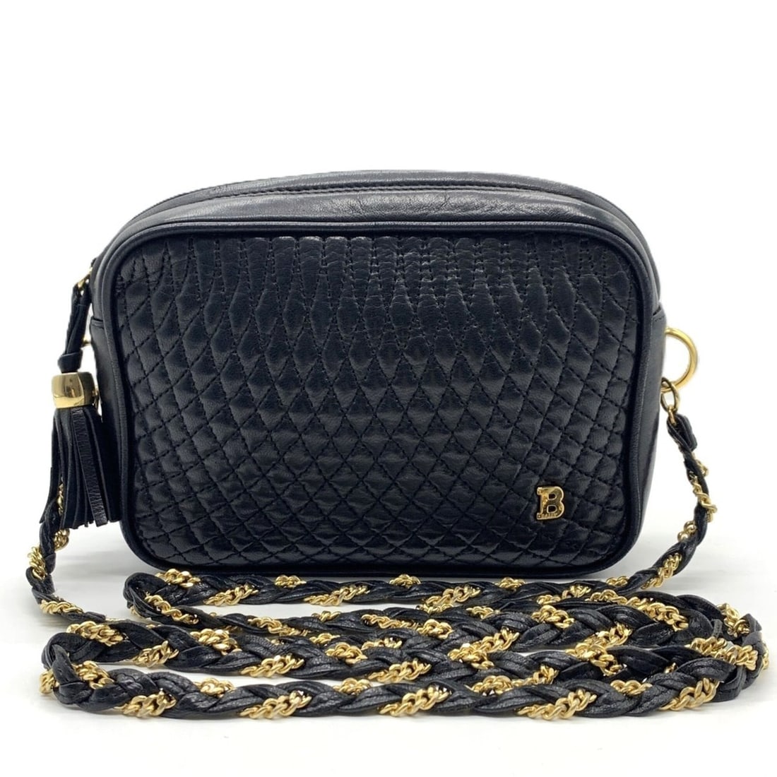 Bally Quilted Leather Chain Shoulder Bag: --- Catalog ---Category: SizeSize (HxWxD): 13.5cm x 18.5cm x 5.5cm / 5.31'' x 7.28'' x 2.16''Category: DesignType: Shoulder bagColor: BlackGender: WomenMaterial: Leather Category: GeneralBrand: Bally-