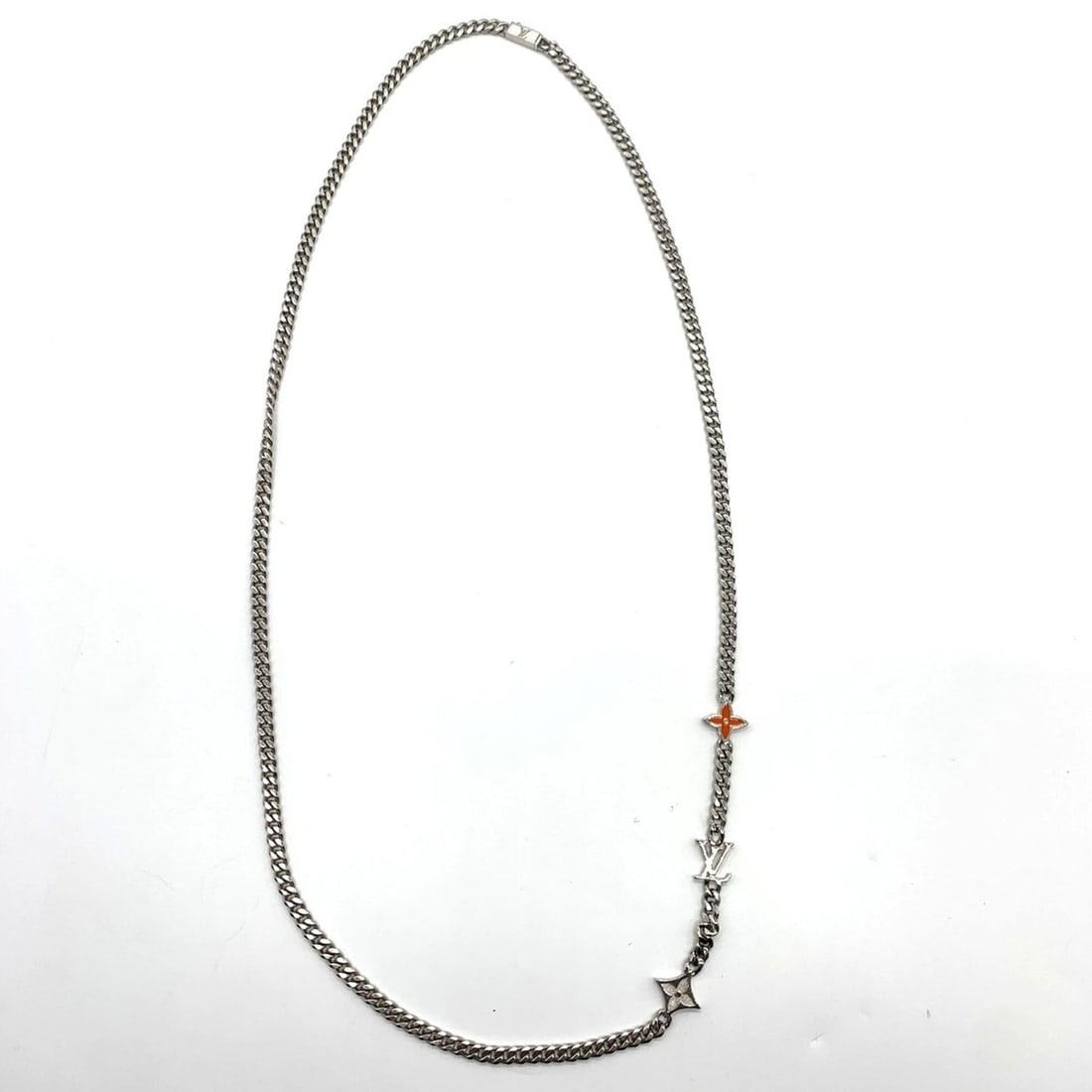 Louis Vuitton Monogram Lowe Necklace M01951 Metal Men's Silver LOUIS VUITTON: --- Catalog ---Category: SizeNeck Circumference: 64.5 cm / 25.39''Category: DesignGender: MenMaterial: MetalNecklace Type: NecklaceCategory: GeneralLine: MonogramBrand: Louis Vuitton--- Item List ---S