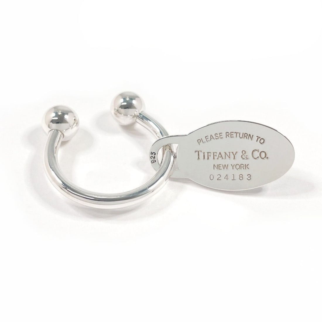 TIFFANY&Co. Tiffany Oval Tag Keyring Return to Silver Keychain 925 Unisex: --- Catalog ---Category: SizeWeight: 22.68g / 0.8oz.Charm Size: 1.7cm x 3.5cm / 0.67'' x 1.38''Size (HxWxD): 3cm x 3cm / 1.18'' x 1.18''Category: DesignType: KeyringColor: SilverGender: UnisexMaterial