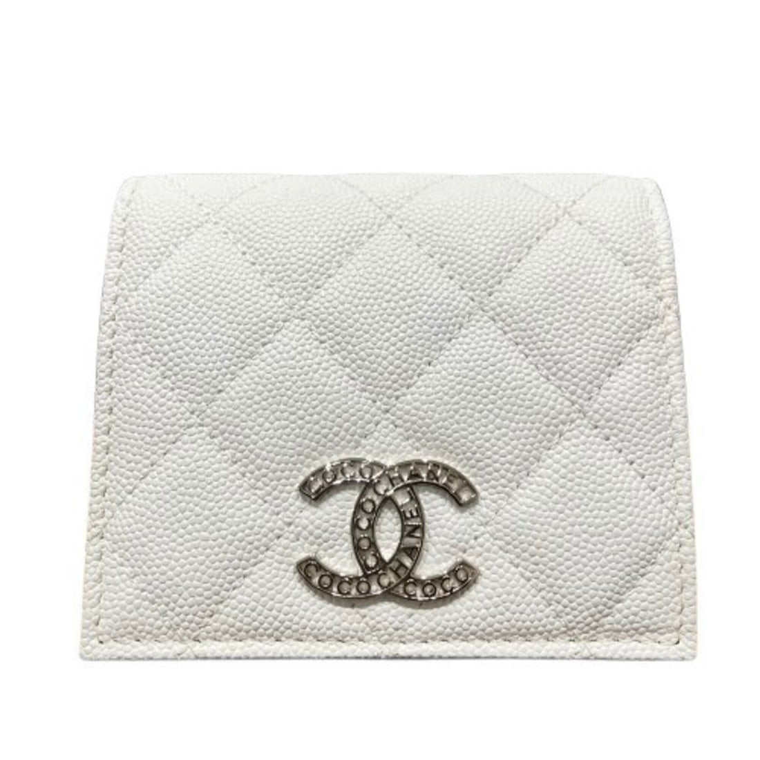 CHANEL Chanel folding wallet, caviar leather, white, matelassé, compact wallet: --- Catalog ---Category: SizeSize (HxWxD): 9.5cm x 10.3cm x 3cm / 3.74'' x 4.05'' x 1.18''Category: DesignType: Wallet (bi-fold)Color: WhiteGender: WomenMaterial: Grained Calfskin Category: GeneralBra