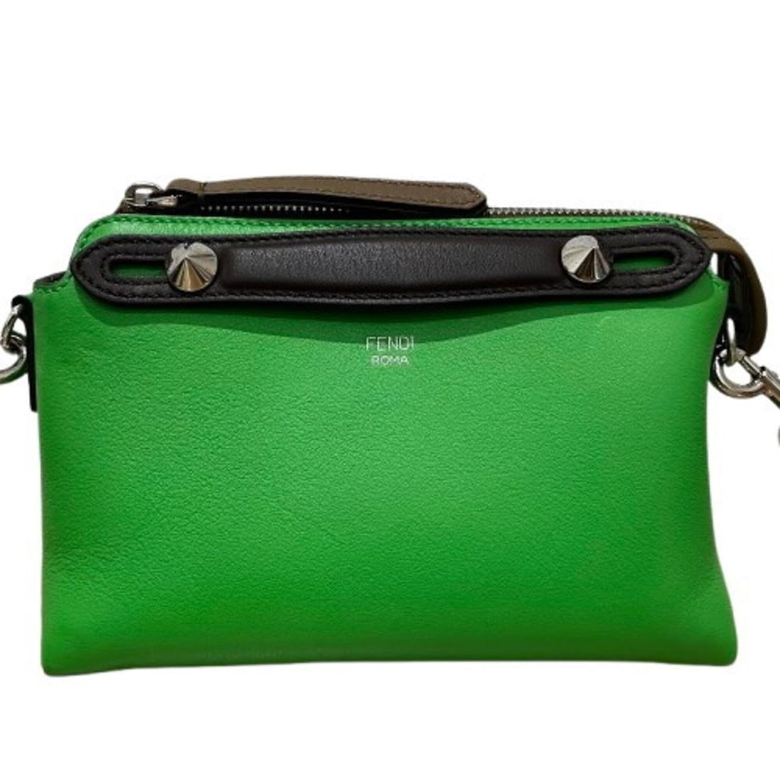 FENDI By The Way bag, green.: --- Catalog ---Category: SizeSize (HxWxD): 13cm x 19cm x 9cm / 5.11'' x 7.48'' x 3.54''Category: DesignType: Clutch bag, Handbag, PouchColor: Black, GreenGender: Women,MenMaterial: Leather Leather/Fur