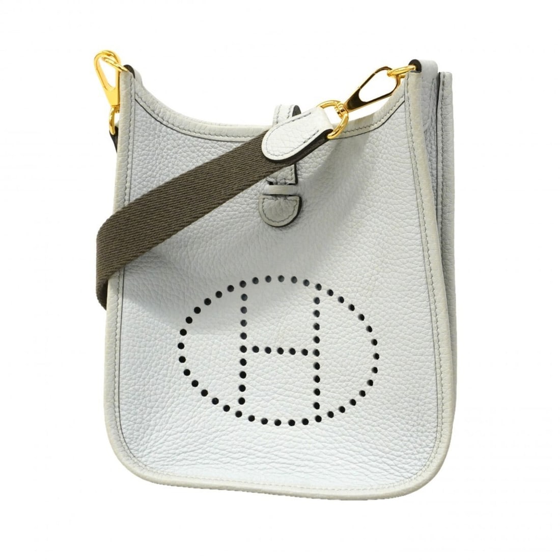 Hermes Evelyne TPM Shoulder Bag, Taurillon Clemence Leather, Pale Blue, Z Stamp, Women's.: --- Catalog ---Category: SizeSize (HxWxD): 18.5cm x 17.5cm x 5.5cm / 7.28'' x 6.88'' x 2.16''Category: DesignType: Shoulder bagColor: BlueGender: WomenMaterial: Taurillon clemence leather Hardware Col