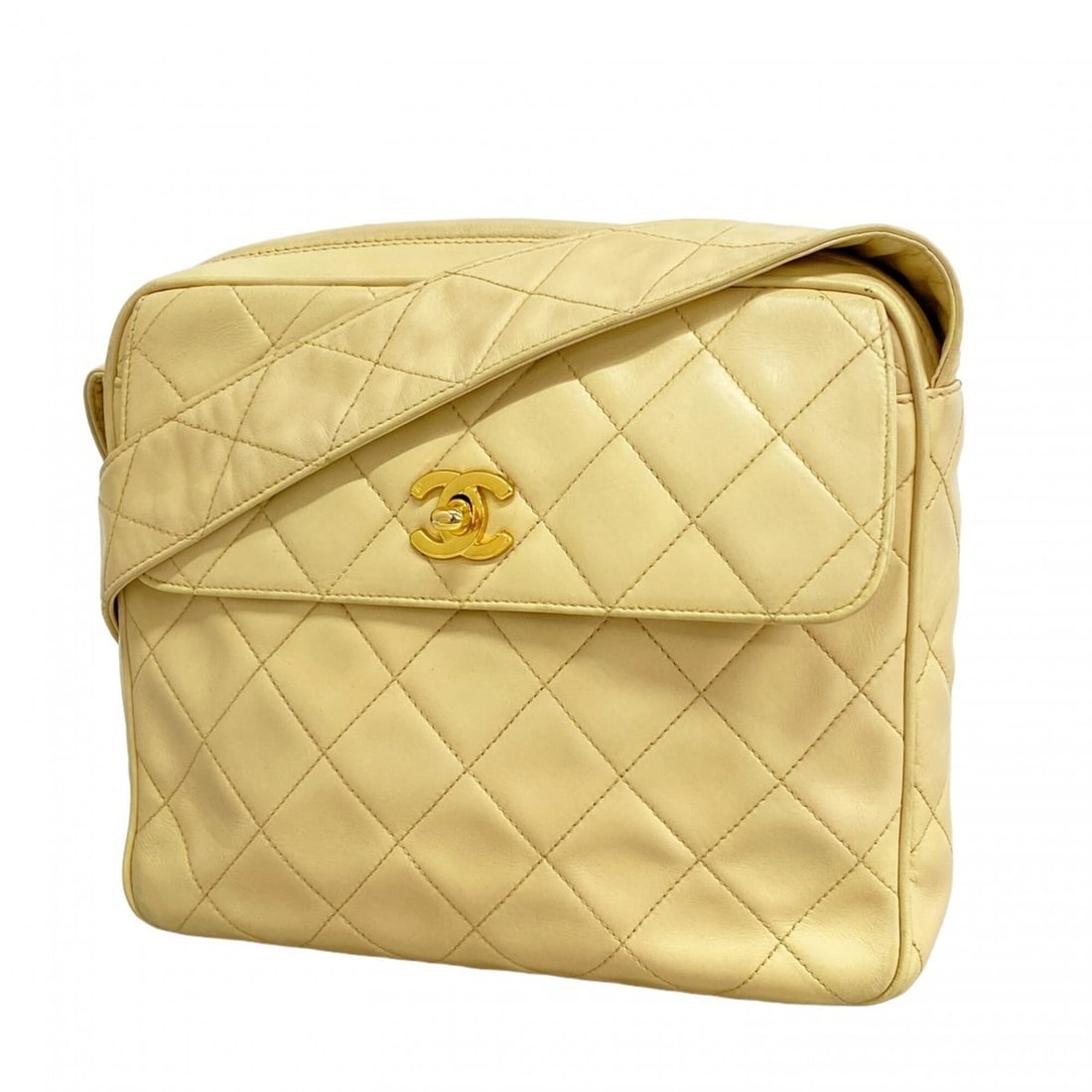 Chanel Matelassé Lambskin Shoulder Bag, Ivory, Women's: --- Catalog ---Category: SizeSize (HxWxD): 20cm x 23cm x 6cm / 7.87'' x 9.05'' x 2.36''Category: DesignType: Shoulder bagColor: IvoryGender: WomenMaterial: Leather Hardware Color: GoldLeather/Fur Type