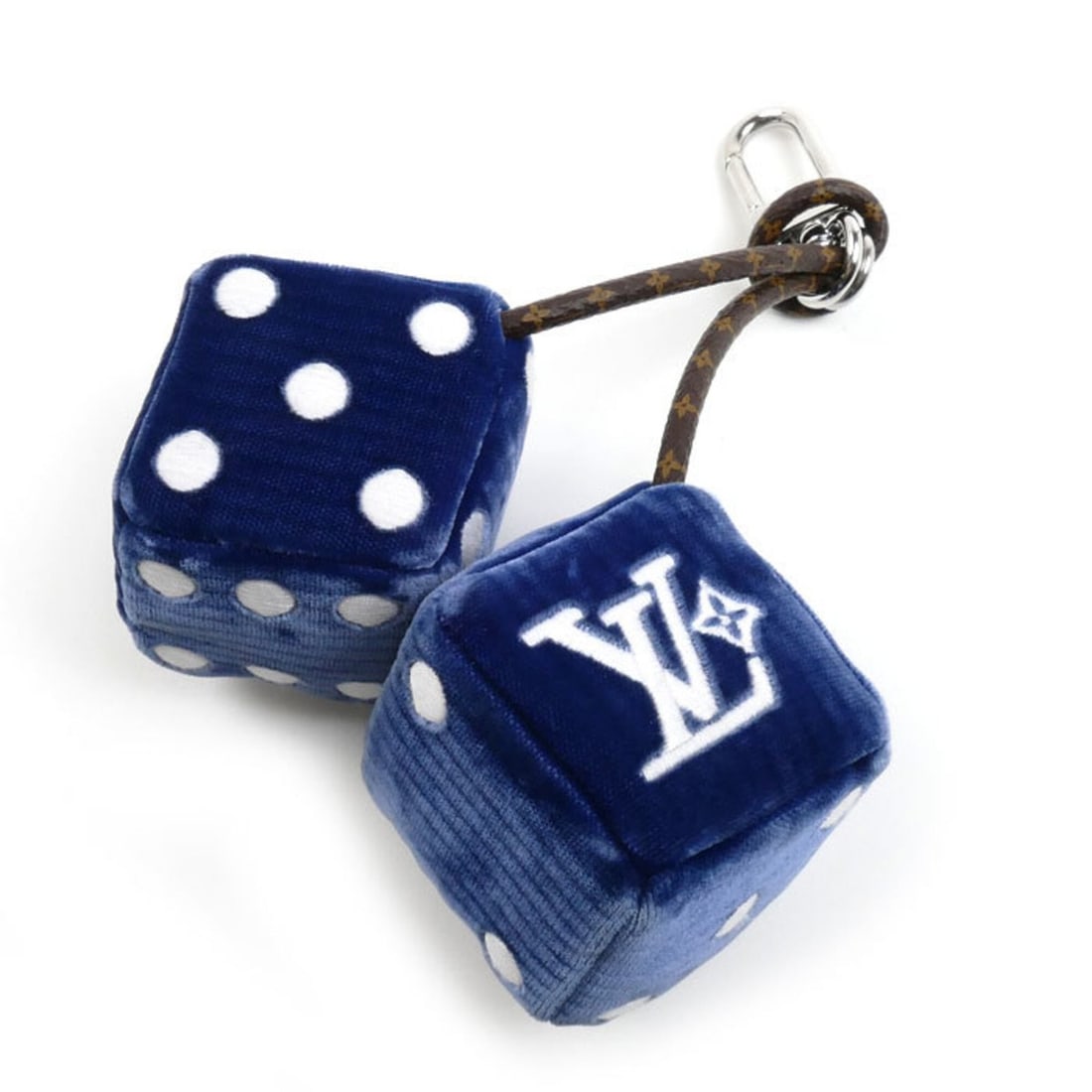 LOUIS VUITTON Velvet LV Lucky Dice Charm M03106 Women's: --- Catalog ---Category: SizeSize (HxWxD): 56.00mm x 56.00mm / 2.20'' x 2.20''Category: DesignType: Handbag charmColor: NavyGender: WomenMaterial: VelvetCategory: GeneralMPN: M03106Brand: Louis Vuitto