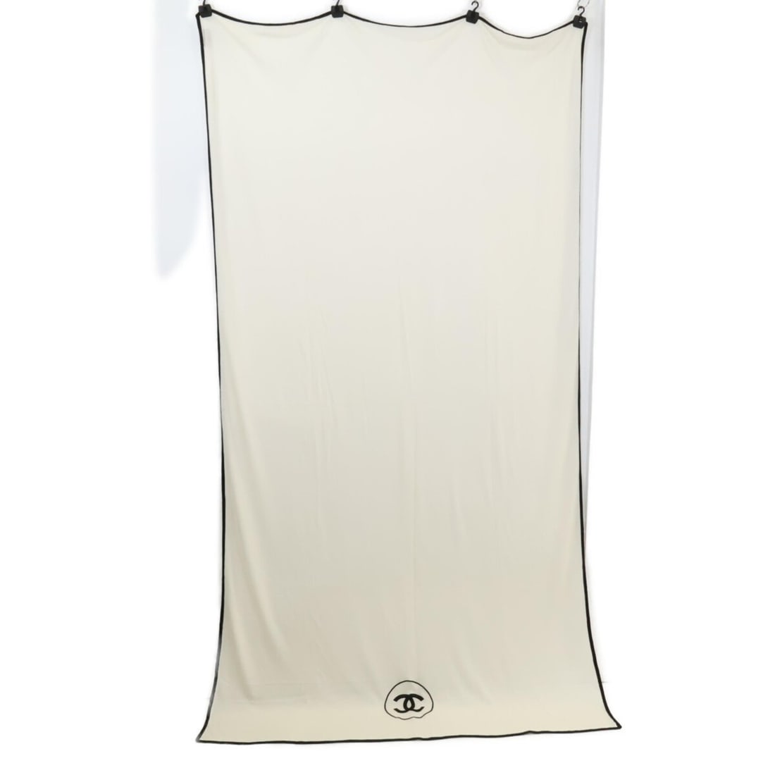 CHANEL Coco Mark Embroidered Cashmere Silk Stole, Ivory & Black, Women's: --- Catalog ---Category: SizeSize (LxW): 1.87m x 1.03m / 73.62'' x 40.55''Category: DesignType: StoleColor: Black, IvoryGender: WomenMaterial: Cashmere Category: GeneralBrand: Chanel--- Item List ---S