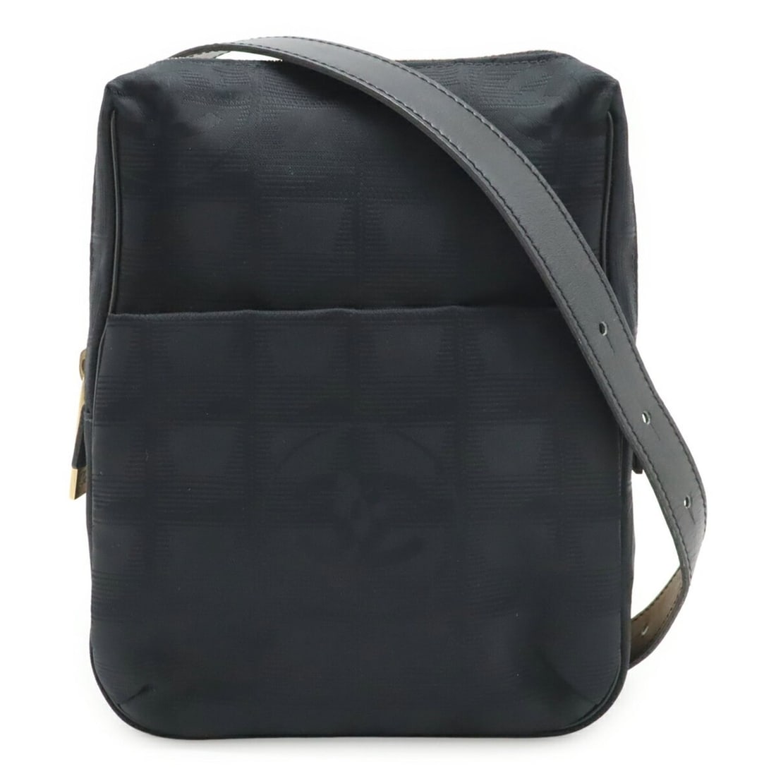 CHANEL New Travel Line Shoulder Bag/Pouch, Nylon Jacquard, Black, A20513: --- Catalog ---Category: SizeSize (HxWxD): 19cm x 15.5cm x 5cm / 7.48'' x 6.1'' x 1.96''Category: DesignType: Pochette, Shoulder bagColor: BlackMaterial: Nylon , Leather Category: GeneralMPN: A20513Br
