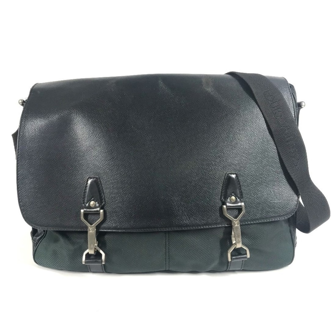LOUIS VUITTON M30162 Taiga Delsu Bag, Flap, Crossbody, Messenger Shoulder Nylon, Leather, Men's,: --- Catalog ---Category: SizeSize (HxWxD): 31cm x 39.5cm x 10cm / 12.2'' x 15.55'' x 3.93''Category: DesignType: Messenger bag, Shoulder bagColor: Black, KhakiGender: Men,WomenMaterial: Taiga leather 
