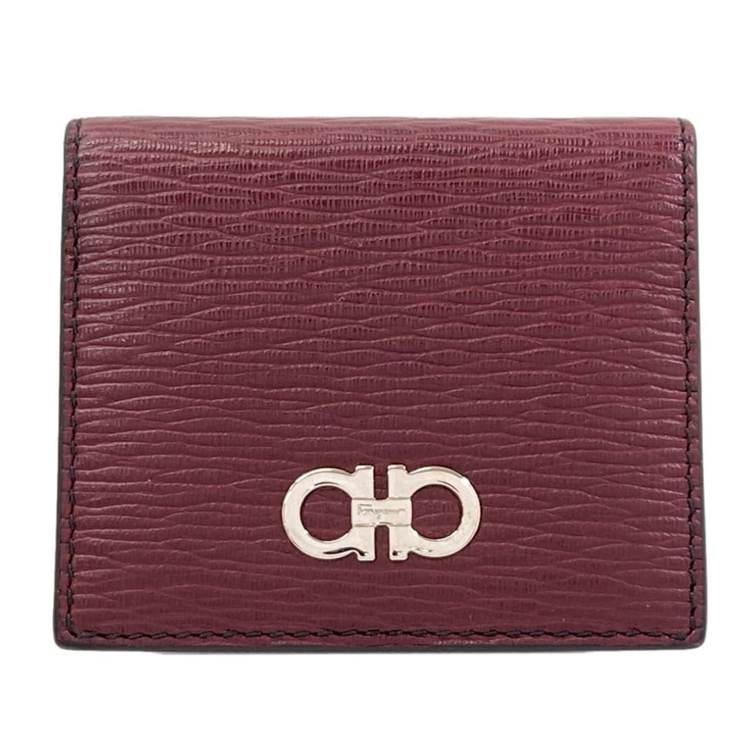 Salvatore Ferragamo Gancini hardware coin case, leather, women's.: --- Catalog ---Category: SizeSize (HxWxD): 7cm x 8cm x 2.5cm / 2.75'' x 3.14'' x 0.98''Category: DesignType: Coin purse/coin caseColor: BordeauxGender: WomenMaterial: Leather Category: GeneralBrand: S