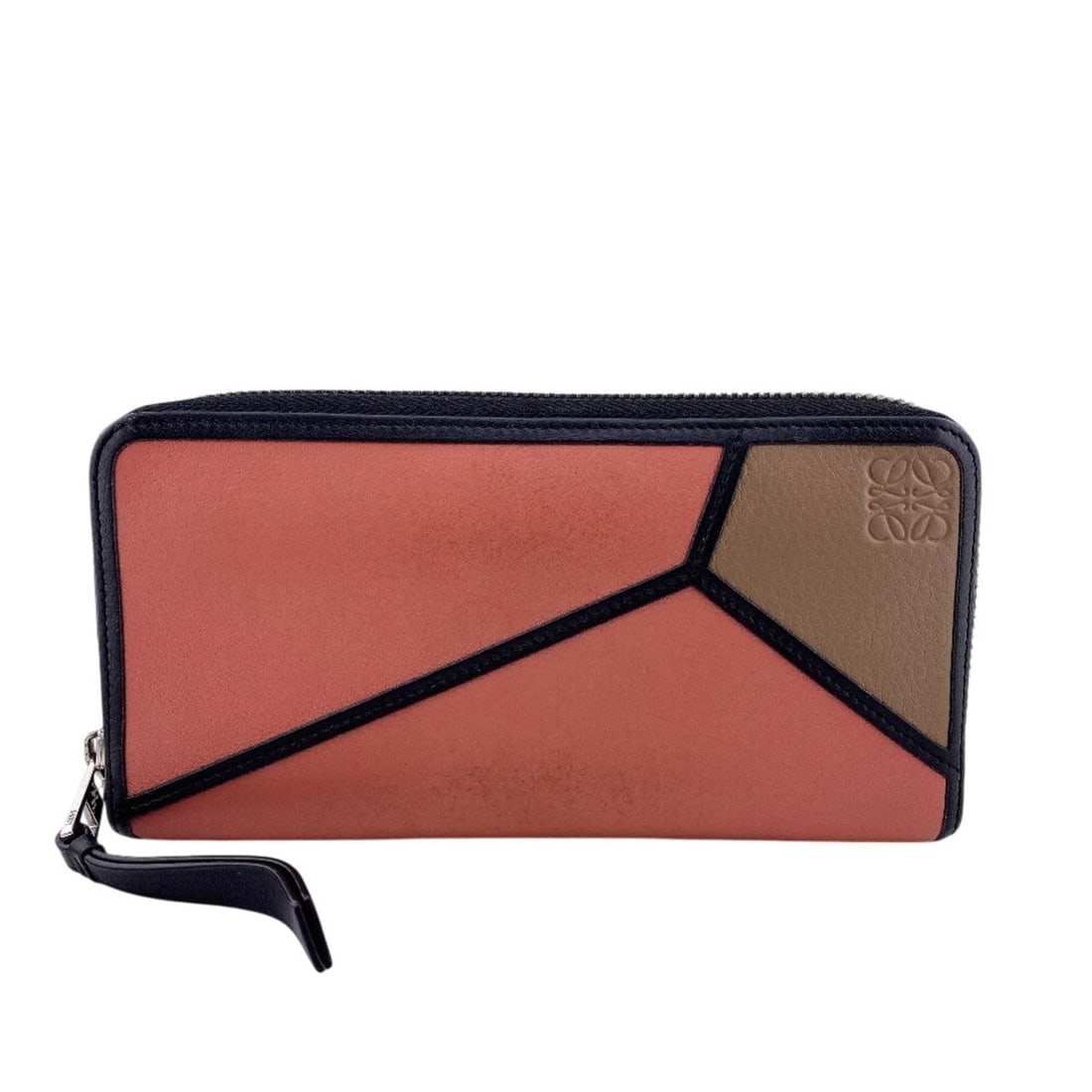 LOEWE Puzzle Round Zip Long Wallet, Orange: --- Catalog ---Category: SizeSize (HxWxD): 10.5cm x 19cm / 4.13'' x 7.48''Category: DesignColor: Black, Brown, OrangeGender: WomenMaterial: Leather Category: GeneralBrand: Loewe--- Item List ---Sectio
