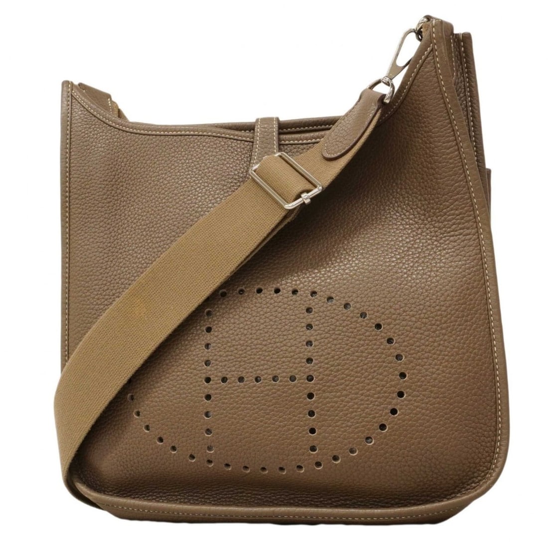 Hermes Evelyne 3PM Shoulder Bag, Taurillon Clemence Leather, Etoupe, ?Q Stamp, Ladies', OP000649: --- Catalog ---Category: SizeSize (HxWxD): 28cm x 28cm x 8cm / 11.02'' x 11.02'' x 3.14''Category: DesignType: Shoulder bagColor: Etoupe grayGender: WomenMaterial: Taurillon clemence leather Hardware 