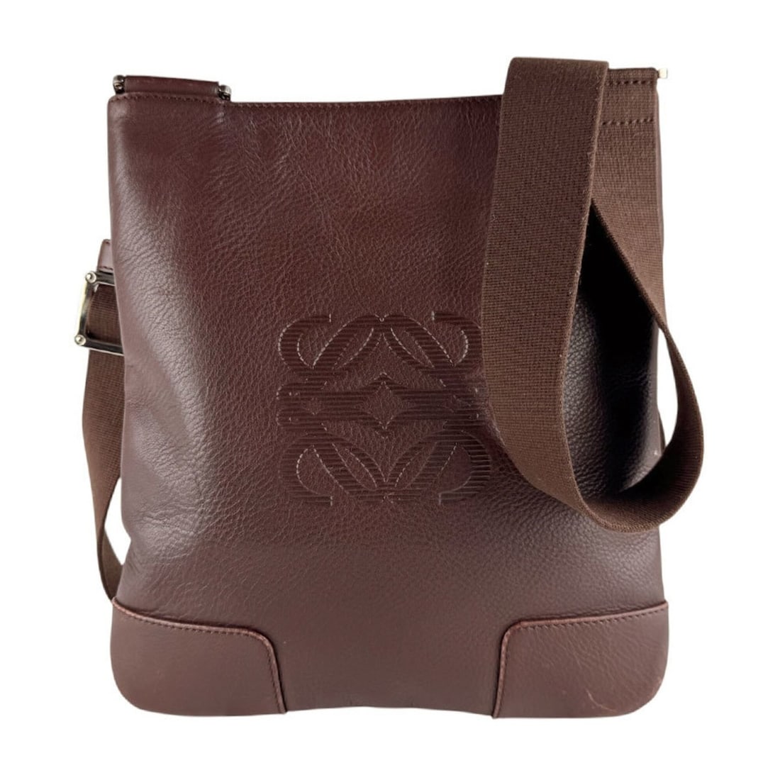 Loewe LOEWE Crossbody Shoulder Bag, Anagram, Leather, Brown, Silver, Men's/Women's, z9554: --- Catalog ---Category: SizeSize (HxWxD): 27cm x 23cm x 1cm / 10.62'' x 9.05'' x 0.39''Category: DesignType: Shoulder bagColor: BrownGender: Men,WomenMaterial: Leather Category: GeneralBrand: Loewe--