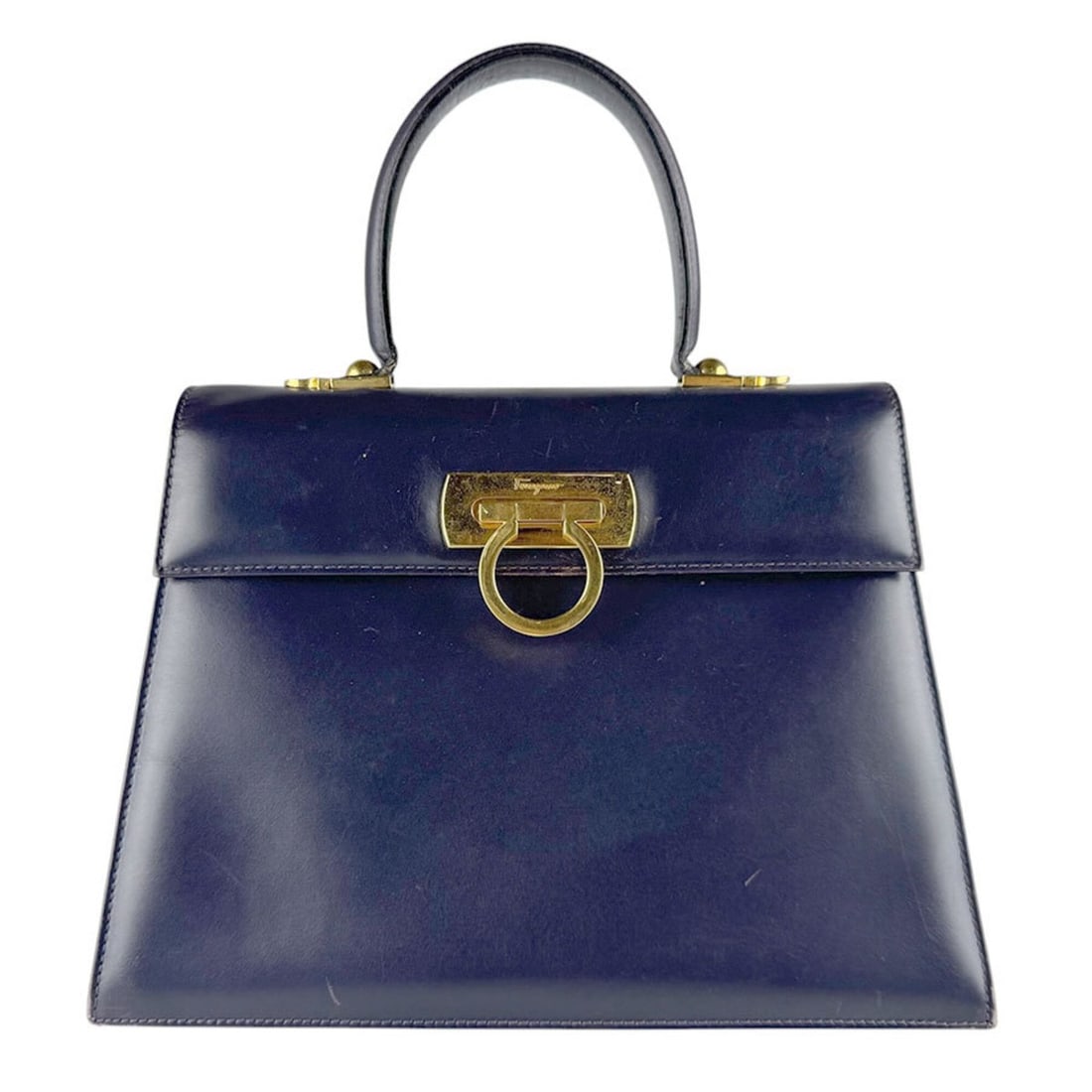 Salvatore Ferragamo handbag/shoulder bag, Gancini leather, purple and gold, women's, z9539: --- Catalog ---Category: SizeSize (HxWxD): 20cm x 27cm x 11cm / 7.87'' x 10.62'' x 4.33''Category: DesignType: Handbag, Shoulder bagColor: PurpleGender: WomenMaterial: Leather Category: GeneralBrand: 