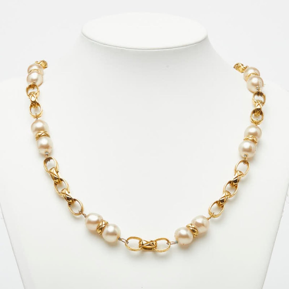 Chanel Chain Necklace, 23 Stamp, Gold, Faux Pearl, Plated, Women's.: --- Catalog ---Category: SizeNeck Circumference: 90 cm / 35.43''Category: DesignColor: GoldStone: Artificial pearlGender: WomenMaterial: Gold platingNecklace Type: NecklaceCategory: GeneralBrand: Chan