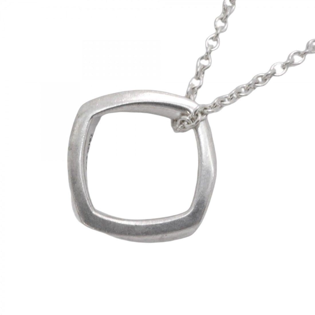 Tiffany & Co. Torque Necklace by Frank Gehry, Sterling Silver 925, for Men and Women: --- Catalog ---Category: SizePendant Size: 15.3mm x 15.3mm / 0.6'' x 0.6''Neck Circumference: 41 cm / 16.14''Category: DesignGender: Men,WomenMaterial: Silver 925Necklace Type: NecklaceCategory: Gener