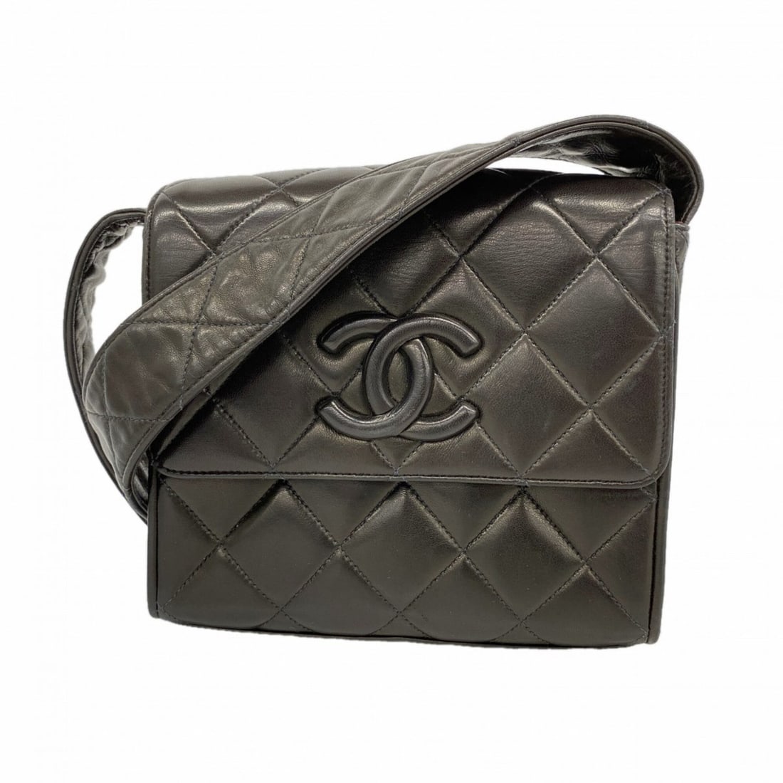 Chanel Matelassé Lambskin Shoulder Bag, Black, Women's: --- Catalog ---Category: SizeSize (HxWxD): 16cm x 18cm x 7cm / 6.29'' x 7.08'' x 2.75''Category: DesignType: Shoulder bagColor: BlackGender: WomenMaterial: Leather Hardware Color: GoldLeather/Fur Type