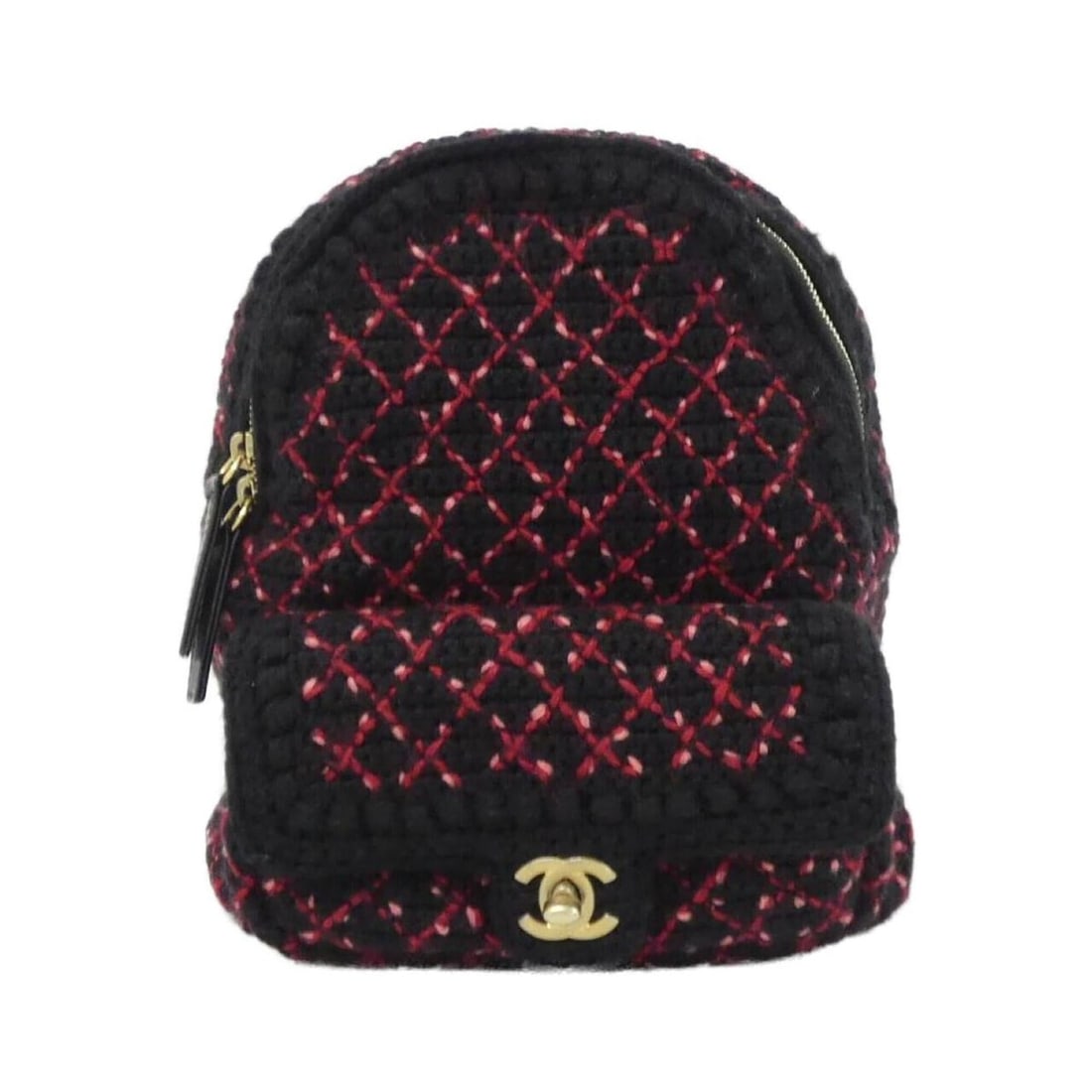 Chanel 91925 Backpack: --- Catalog ---Category: SizeSize (HxWxD): 21cm x 19cm x 9cm / 8.26'' x 7.48'' x 3.54''Category: DesignType: BackpackColor: Black, PinkGender: WomenMaterial: Knit Category: GeneralMPN: 91925Brand: Cha
