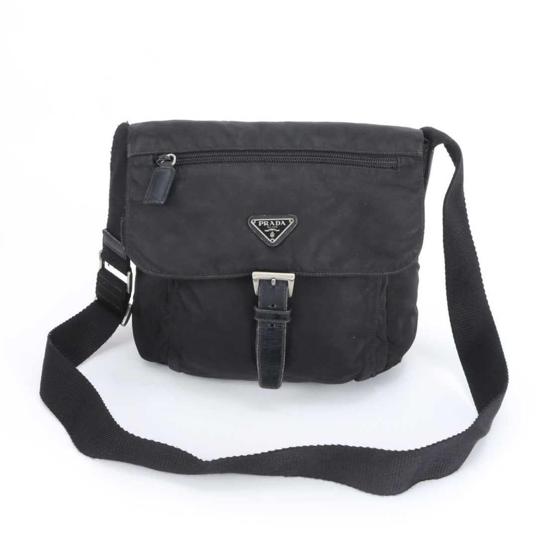 Prada Tessuto Nylon Triangle Logo Leather Shoulder Bag, Crossbody Messenger Bag for Men: --- Catalog ---Category: SizeSize (HxWxD): 20cm x 20cm x 12cm / 7.87'' x 7.87'' x 4.72''Category: DesignType: Shoulder bagColor: BlackGender: MenMaterial: Nylon , Leather Category: GeneralBrand: Prada