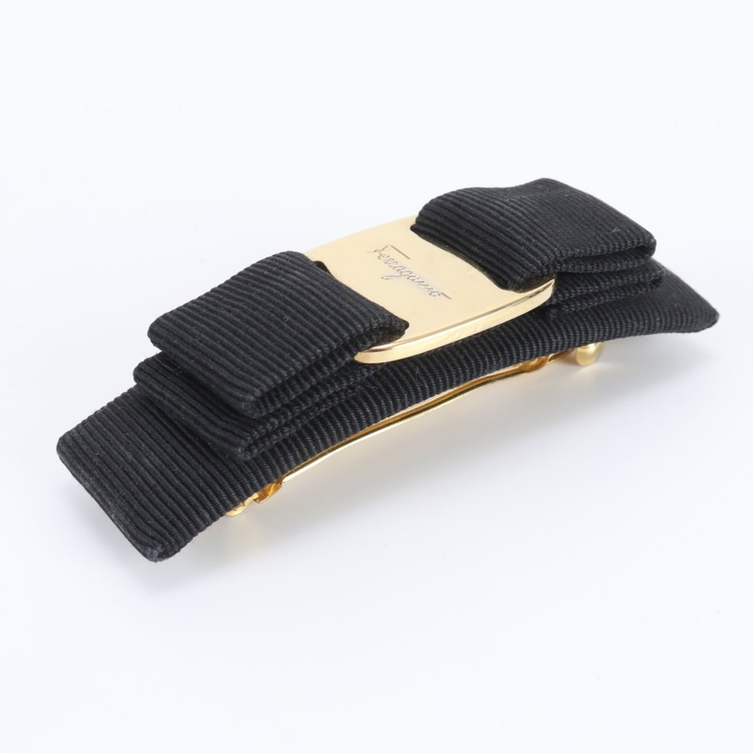 Salvatore Ferragamo Vara Ribbon Barrette, Black and Gold, Hair Accessory for Women: --- Catalog ---Category: SizeSize (LxW): 3cm x 9cm / 1.18'' x 3.54''Category: DesignType: BarretteColor: BlackGender: WomenCategory: GeneralBrand: Salvatore Ferragamo--- Item List ---Section: Conditio