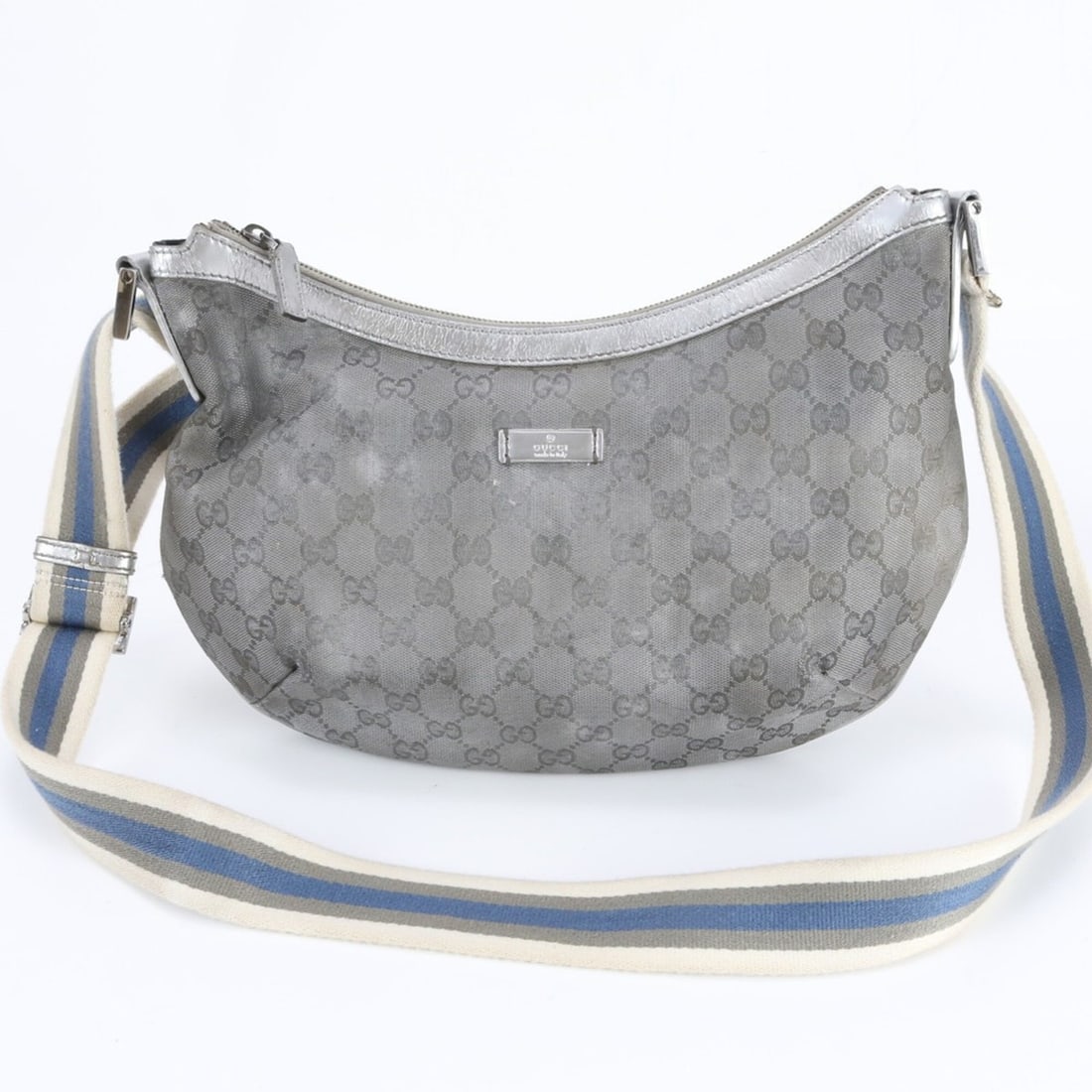 Gucci GG Canvas 181092 Leather Shoulder Bag, Crossbody Half Moon Handbag, Tote Women's: --- Catalog ---Category: SizeSize (HxWxD): 22cm x 30cm x 5cm / 8.66'' x 11.81'' x 1.96''Category: DesignType: Handbag, Shoulder bag, Tote bagColor: SilverGender: WomenMaterial: Leather , Canvas