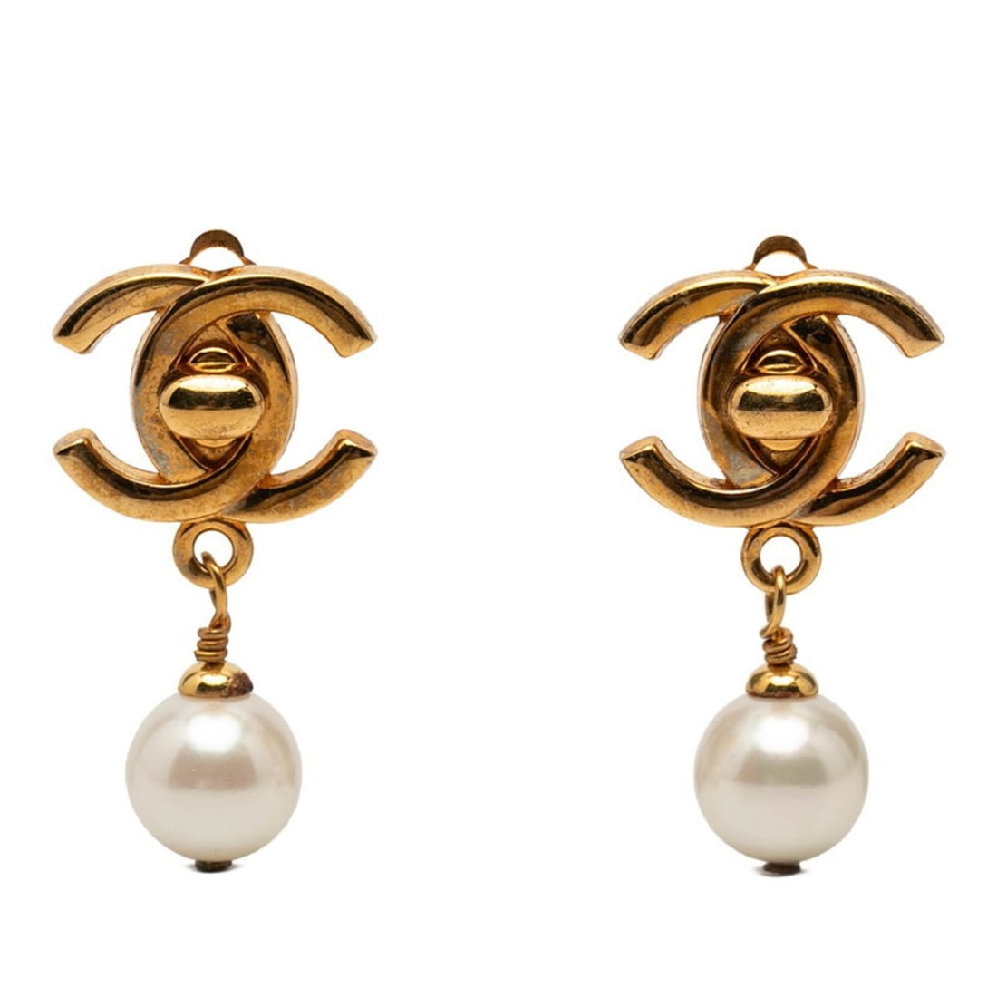 Chanel Coco Mark Turnlock Motif Vintage Earrings 96P Gold Plated Faux Pearl Women's CHANEL: --- Catalog ---Category: SizeSize (HxWxD): 40.30mm x 21.60mm / 1.59'' x 0.85''Category: DesignType: Clip earringsColor: GoldStone: Artificial pearlGender: WomenMaterial: Gold platingCategory: GeneralB