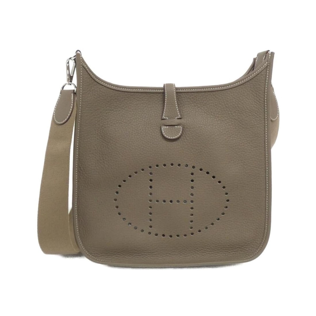 Hermes Evelyne 3 PM 056277CK Shoulder Bag: --- Catalog ---Category: SizeSize (HxWxD): 29cm x 28cm x 8cm / 11.41'' x 11.02'' x 3.14''Category: DesignType: Shoulder bagColor: BeigeGender: WomenMaterial: Taurillon clemence leather Category: Gener