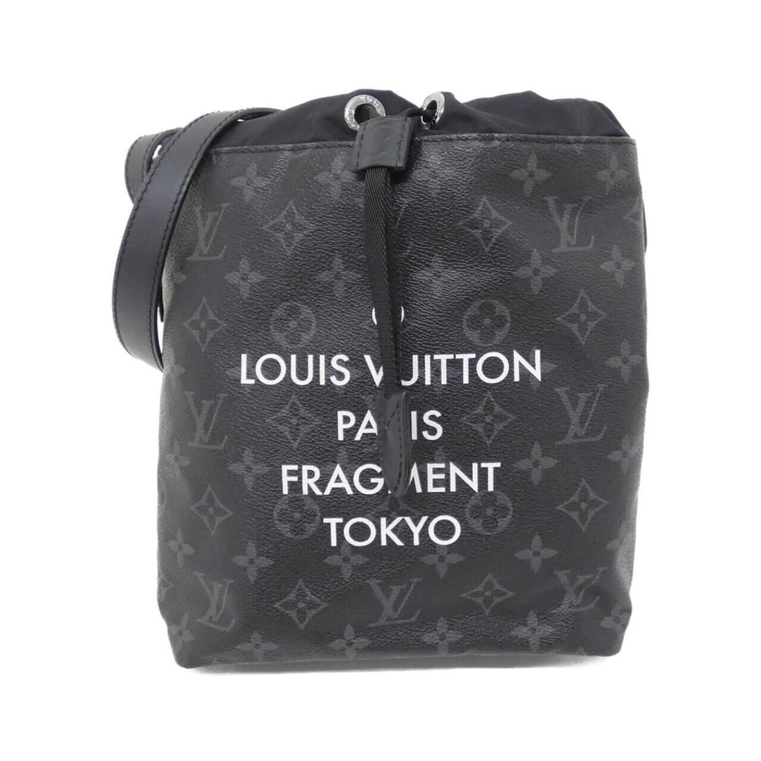 Louis Vuitton Monogram Eclipse Flash Nano Bag M43418 Shoulder: --- Catalog ---Category: SizeSize (HxWxD): 23cm x 20cm x 8cm / 9.05'' x 7.87'' x 3.14''Category: DesignType: Shoulder bagColor: BlackGender: MenMaterial: Coated canvas Category: GeneralMPN: M43418Bran