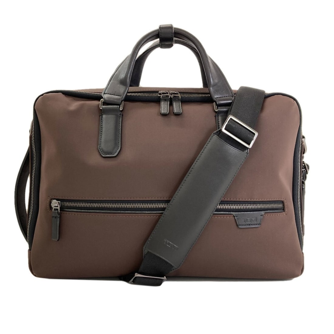 TUMI 3-Way Business Bag, Nylon Material, Women's: --- Catalog ---Category: SizeSize (HxWxD): 30cm x 41cm x 8cm / 11.81'' x 16.14'' x 3.14''Category: DesignType: BriefcaseColor: BrownGender: WomenMaterial: Nylon Category: GeneralBrand: Tumi--- Item Li