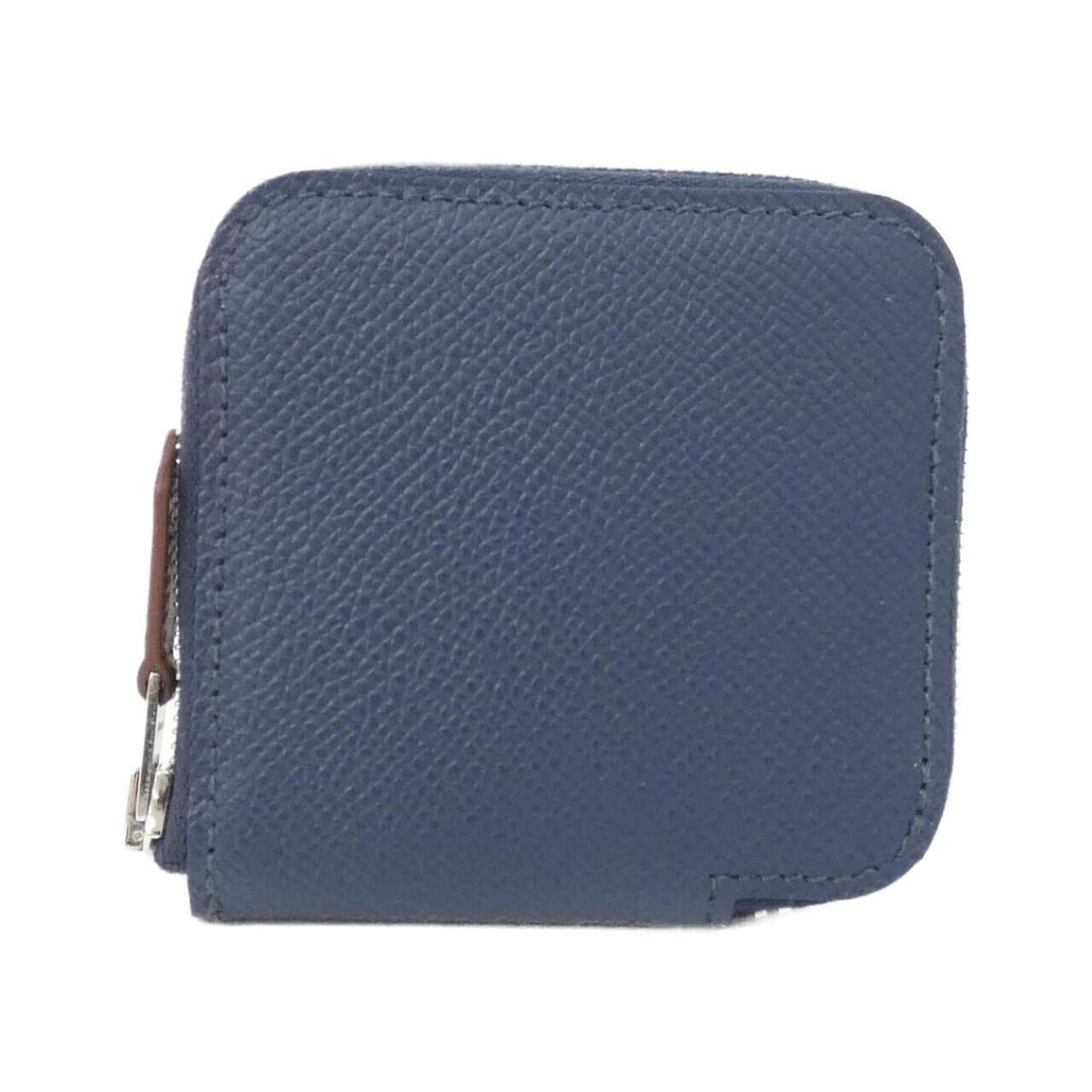 Hermes WILD Silk in Porte Monnaie 084714CK Wallet/Coin Case: --- Catalog ---Category: SizeSize (HxWxD): 8cm x 8cm x 1cm / 3.14'' x 3.14'' x 0.39''Category: DesignType: Coin purse/coin caseColor: Blue, Navy, VertGender: Women,MenMaterial: Epsom leather , Silk Ca
