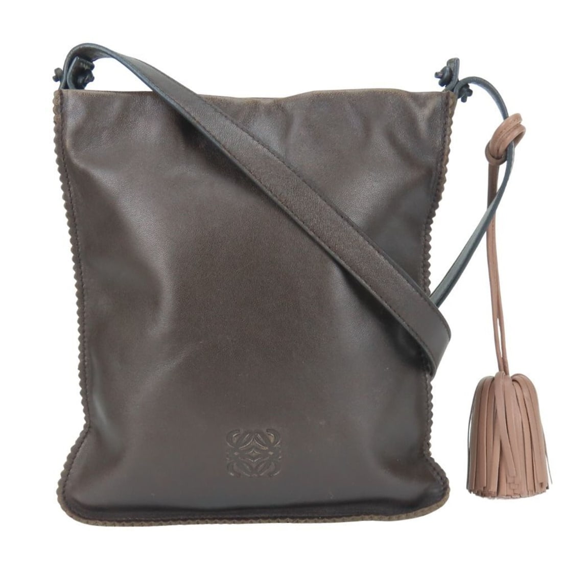 Loewe Anagram Napa Shoulder Bag, Nappa Leather, Dark Brown/Pink Beige, Fringe, Women's.: --- Catalog ---Category: SizeSize (HxWxD): 21cm x 19cm x 2.5cm / 8.26'' x 7.48'' x 0.98''Category: DesignType: Shoulder bagColor: Dark brown, Pink beigeGender: WomenMaterial: Nappa leather , Leather C