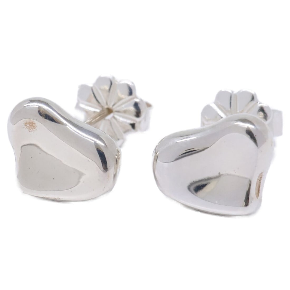 TIFFANY&Co. Tiffany & Co. Excellent Condition 925 Curved Heart Earrings, Silver, Women's: --- Catalog ---Category: SizeSize (HxWxD): 10.00mm x 8.00mm / 0.39'' x 0.31''Category: DesignType: Stud earringsColor: SilverGender: WomenMaterial: Silver 925Category: GeneralBrand: Tiffany--- Item Li