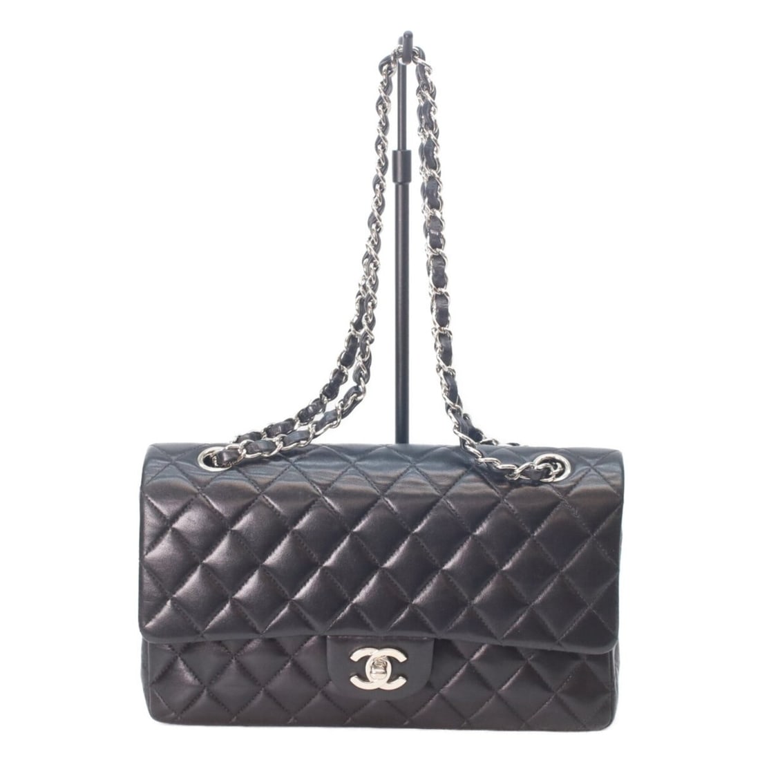 CHANEL A01112 Black Lambskin Silver Hardware Matelassé 25 Shoulder Bag for Women: --- Catalog ---Category: SizeSize (HxWxD): 15cm x 25cm x 6.5cm / 5.9'' x 9.84'' x 2.55''Category: DesignType: Shoulder bagColor: BlackGender: WomenMaterial: Leather Hardware Color: SilverLeather/Fur T